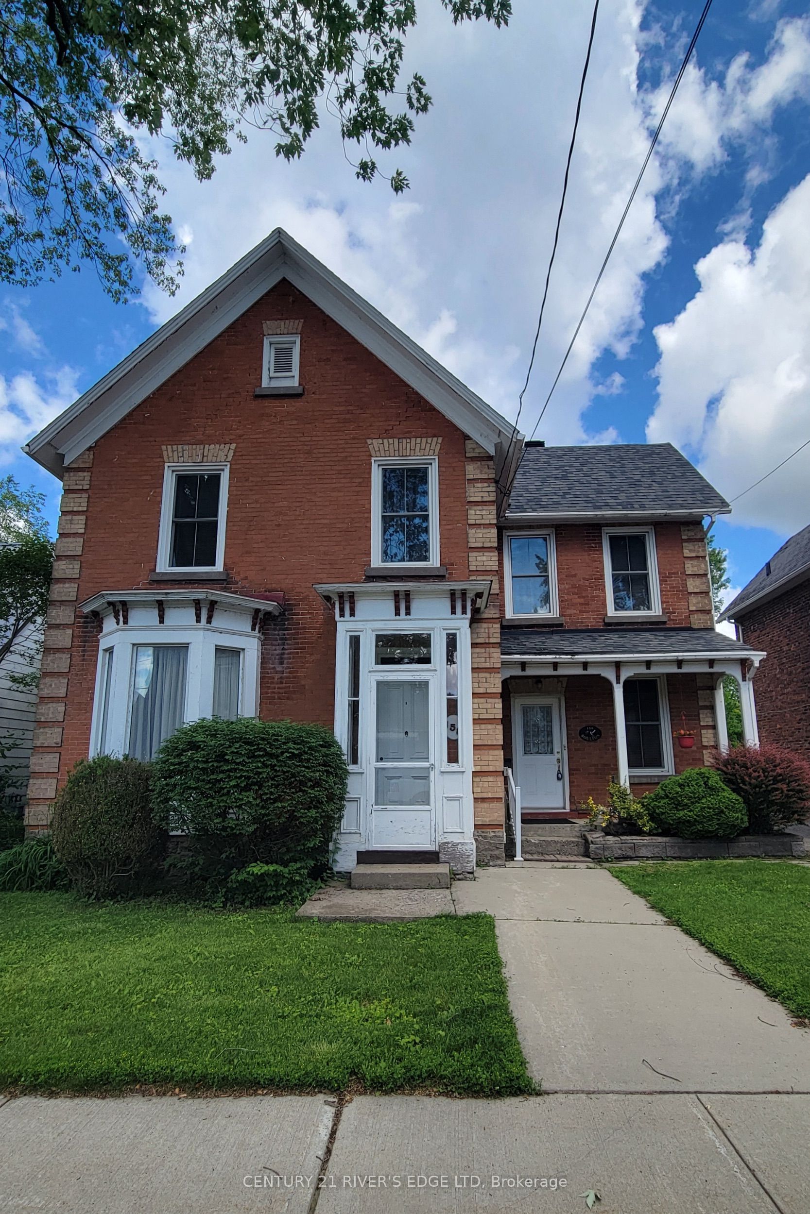 158 Pearl Street W, Brockville, ON K6V 4C6 photo 2