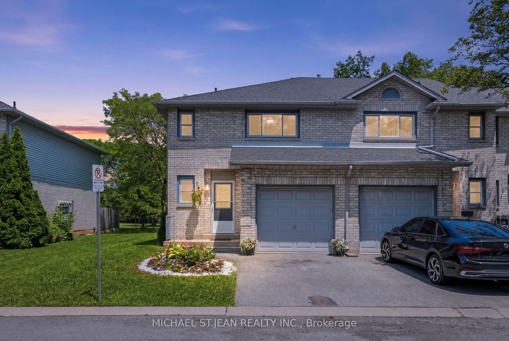 2 Royalwood Court 51, Hamilton, ON L8E 4Z1