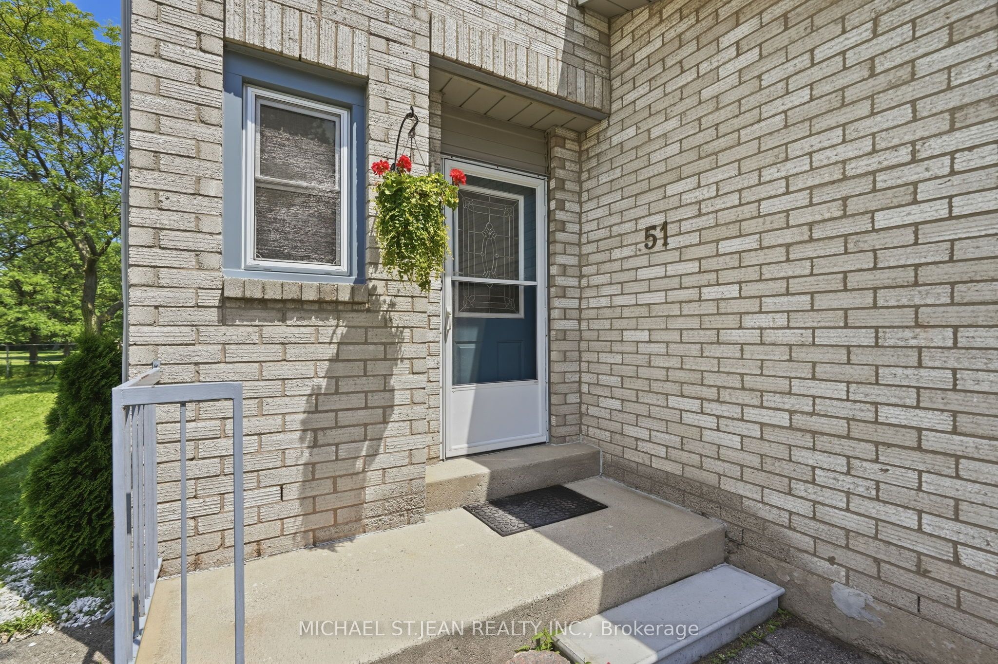 2 Royalwood Court 51, Hamilton, ON L8E 4Z1 photo 4