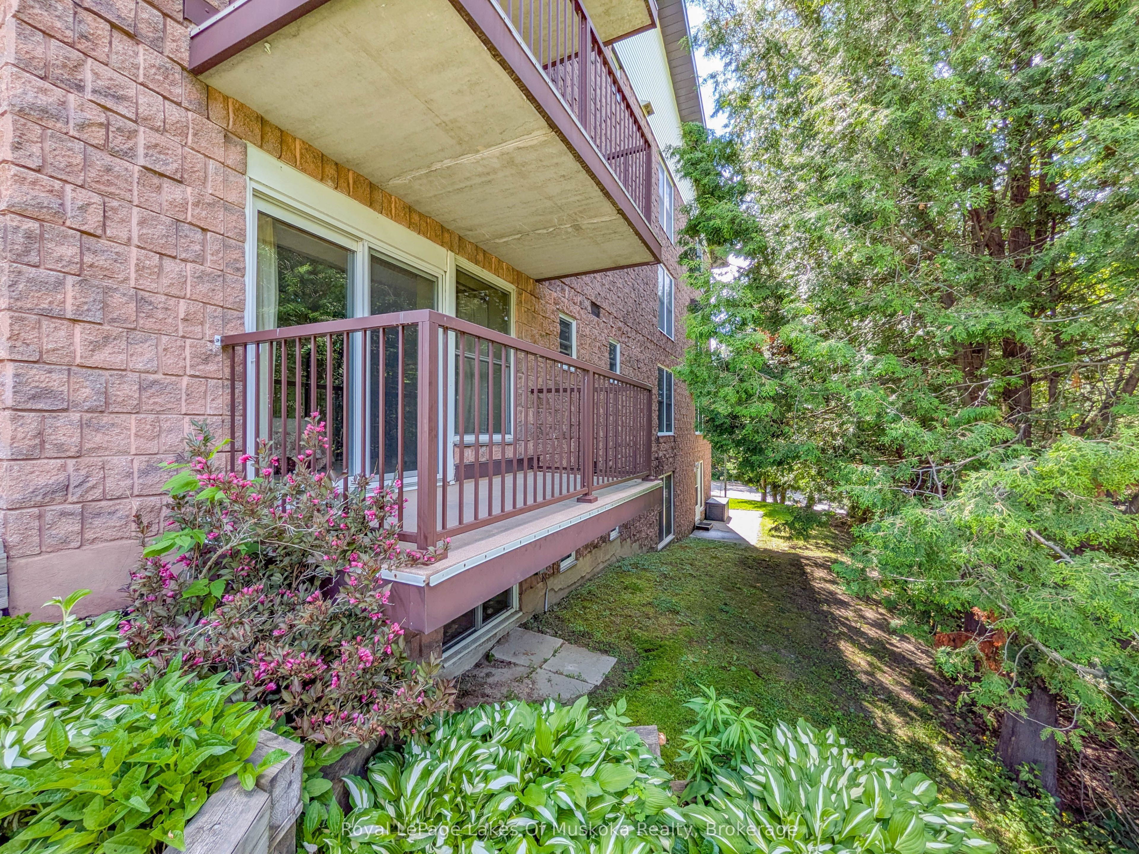 38 Monck Road 101, Bracebridge, ON P1L 1P4 photo 2