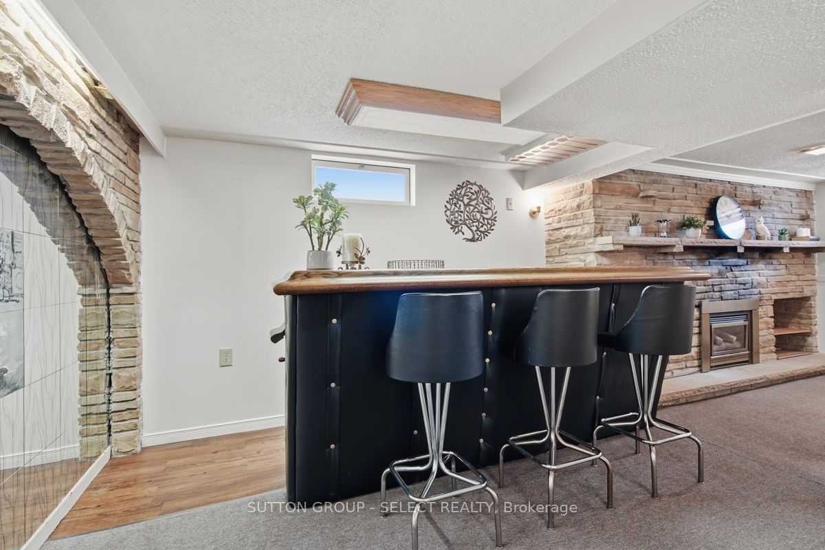 107 Aponi Crescent, London East, ON N5V 2V3
