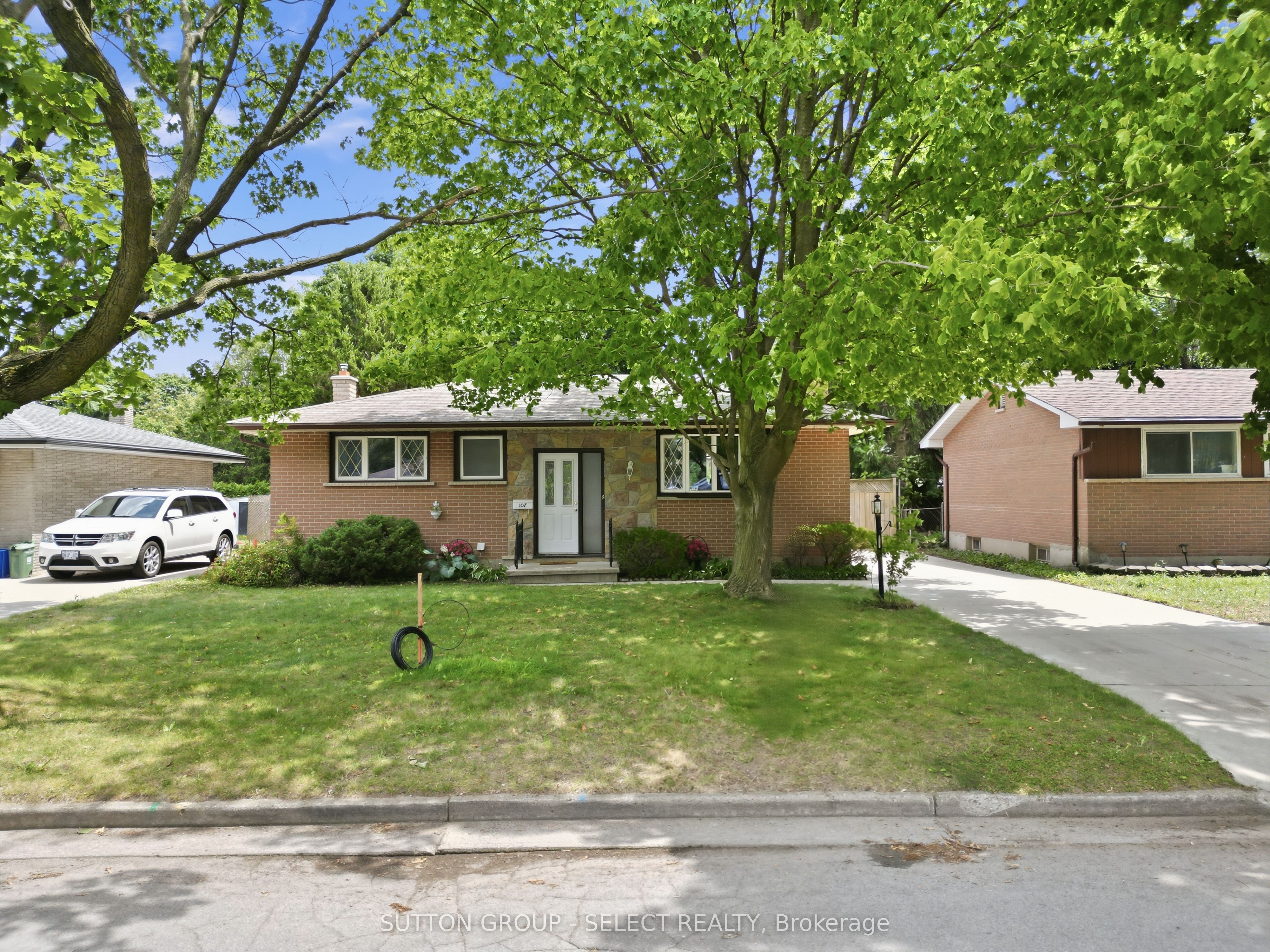 107 Aponi Crescent, London East, ON N5V 2V3 photo 2