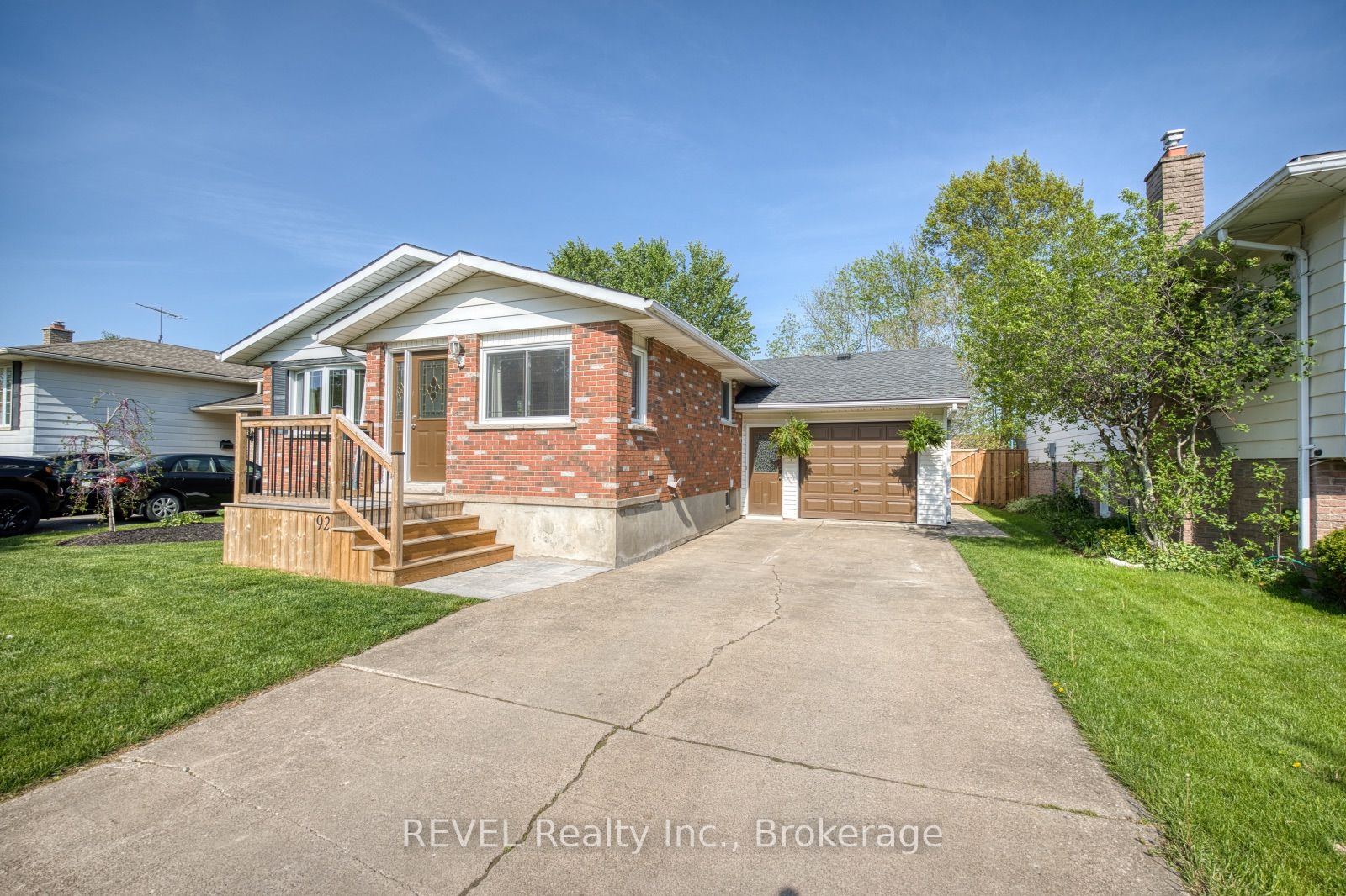 92 Royal Oak Drive, Welland, ON L3C 5V9