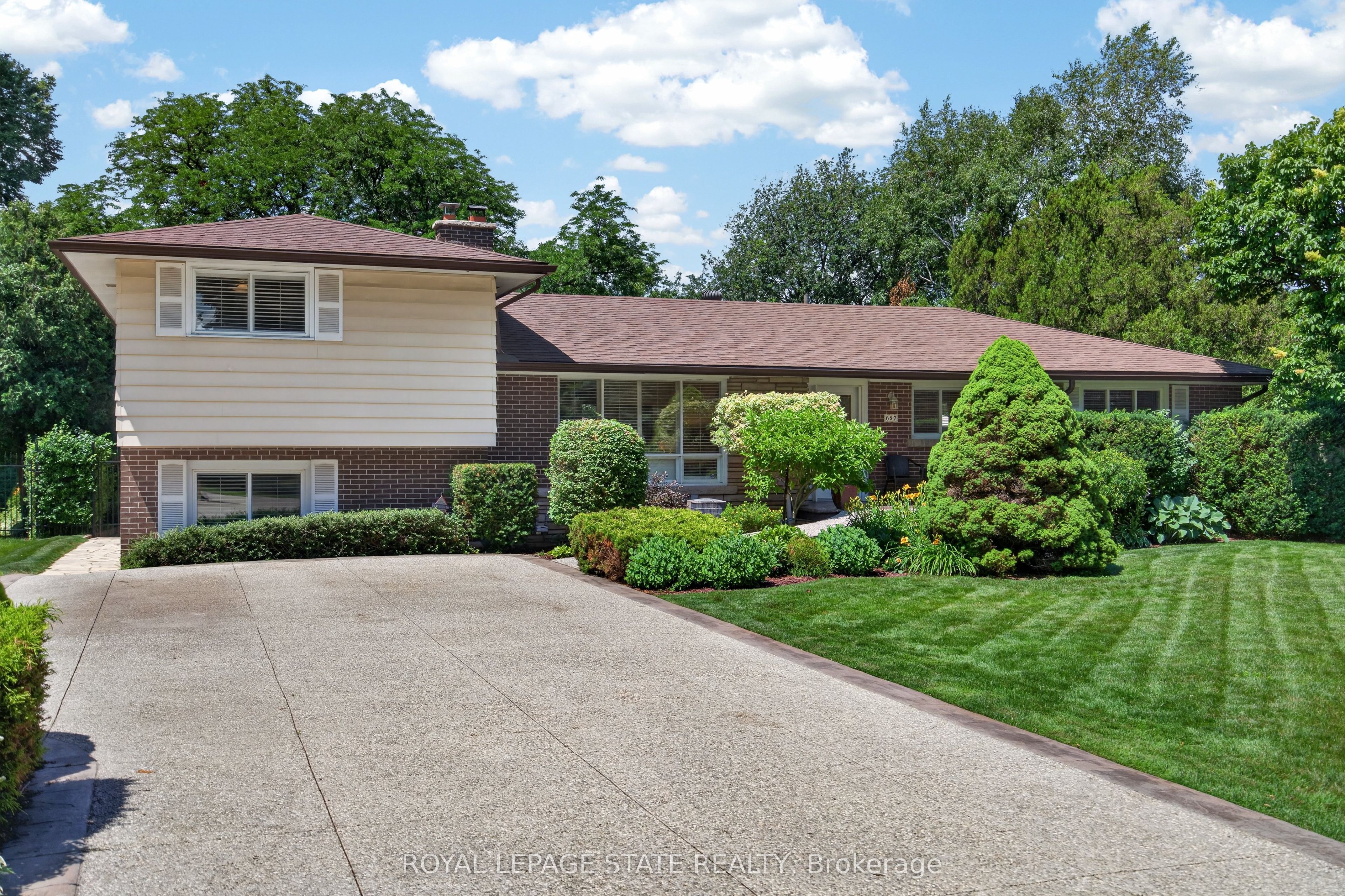 657 Iroquois Avenue, Hamilton, ON L9G 3B6 photo 2