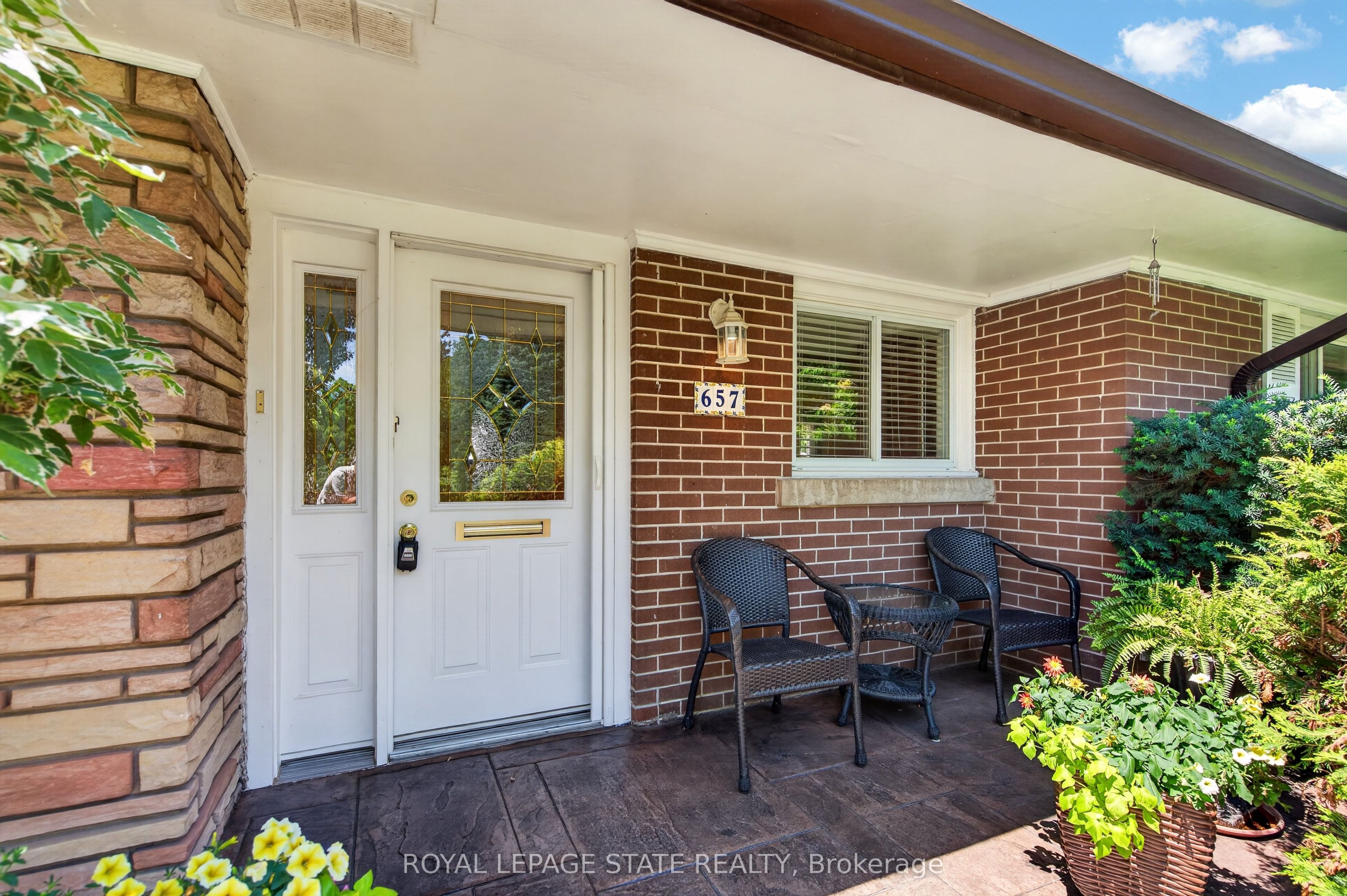 657 Iroquois Avenue, Hamilton, ON L9G 3B6 photo 3