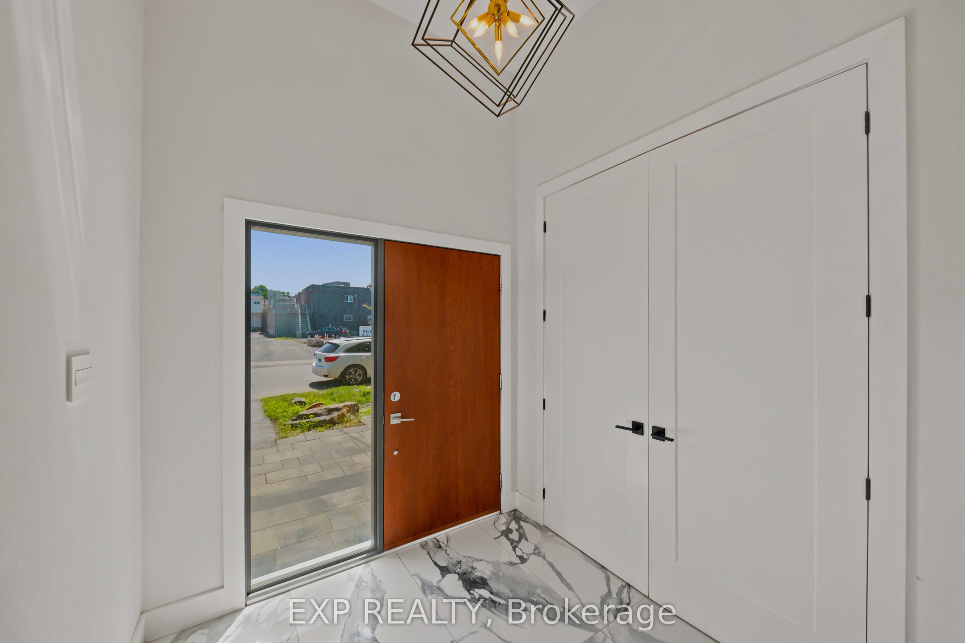 375 Madison Avenue B, Carlingwood - Westboro and Area, ON K2A 0B6 photo 4