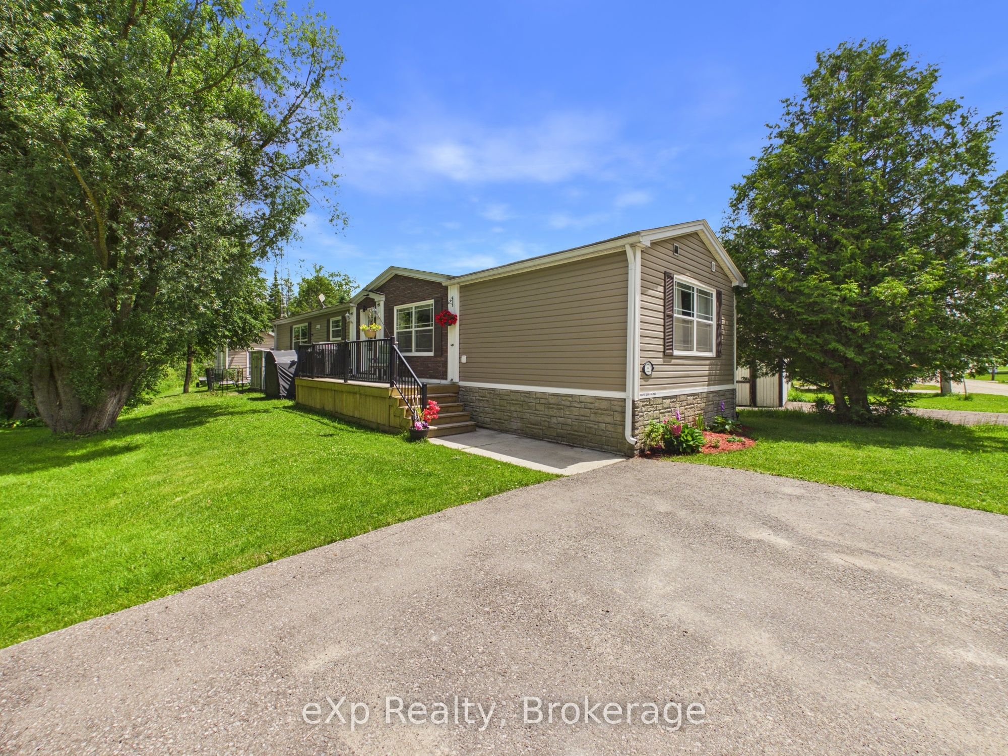 32 Maple Grove Village Road, Southgate, ON N0C 1B0 photo 2