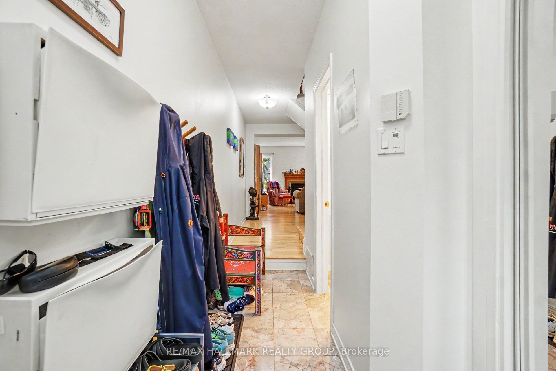 48 Dunbarton Court, Manor Park - Cardinal Glen and Area, ON K1K 4L4 photo 2