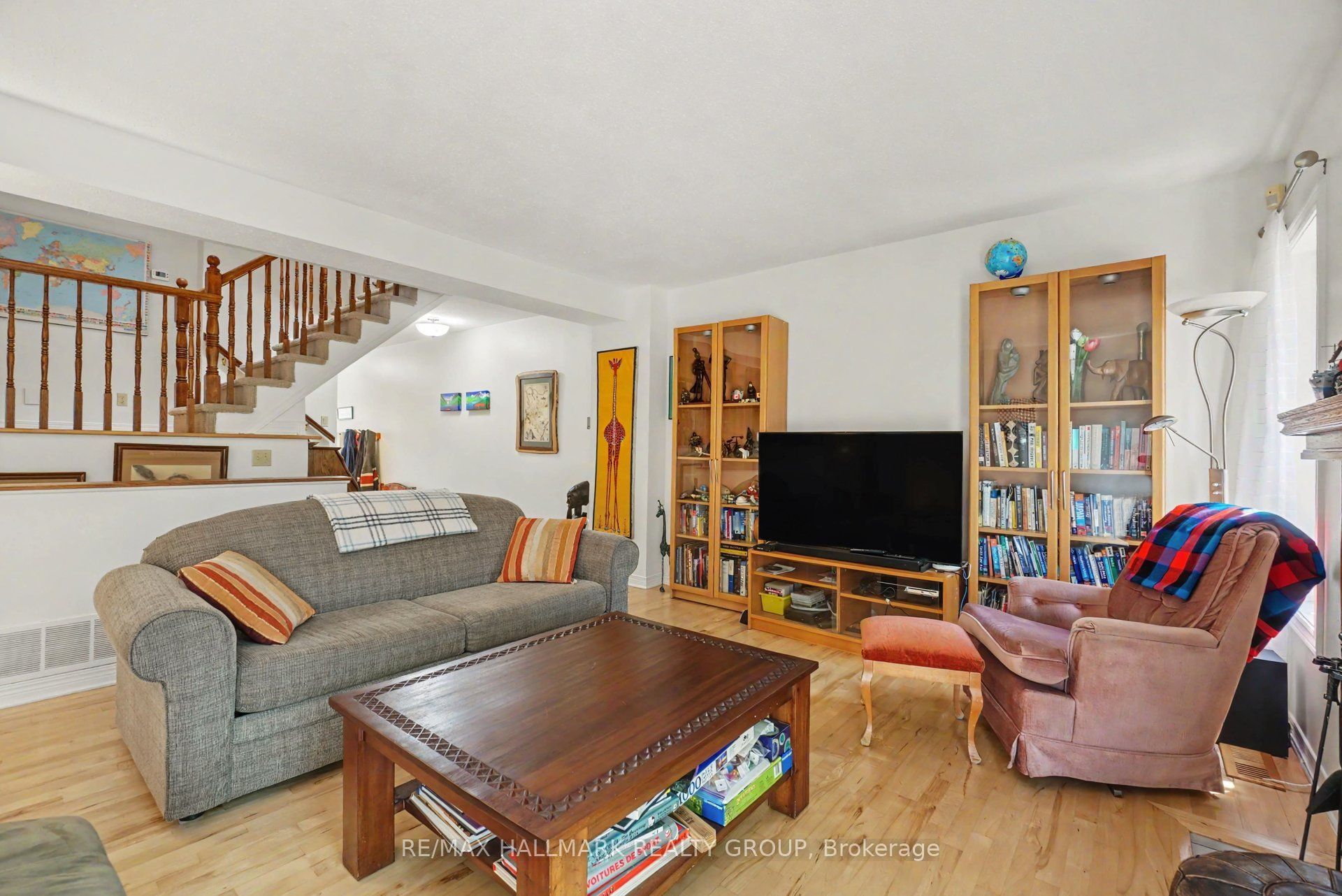 48 Dunbarton Court, Manor Park - Cardinal Glen and Area, ON K1K 4L4 photo 5