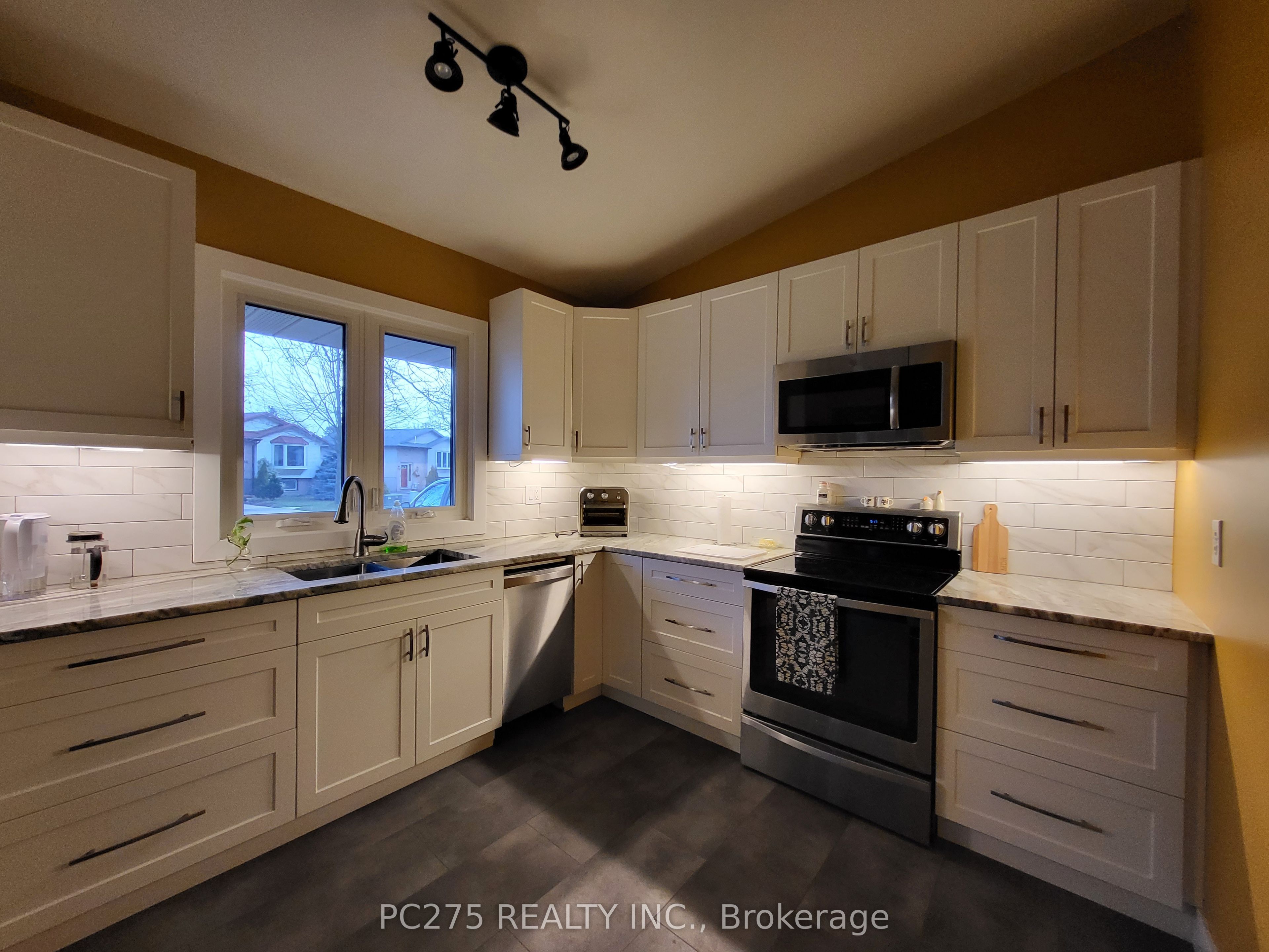 49 Caprice Crescent, London East, ON N5V 3M1 photo 2