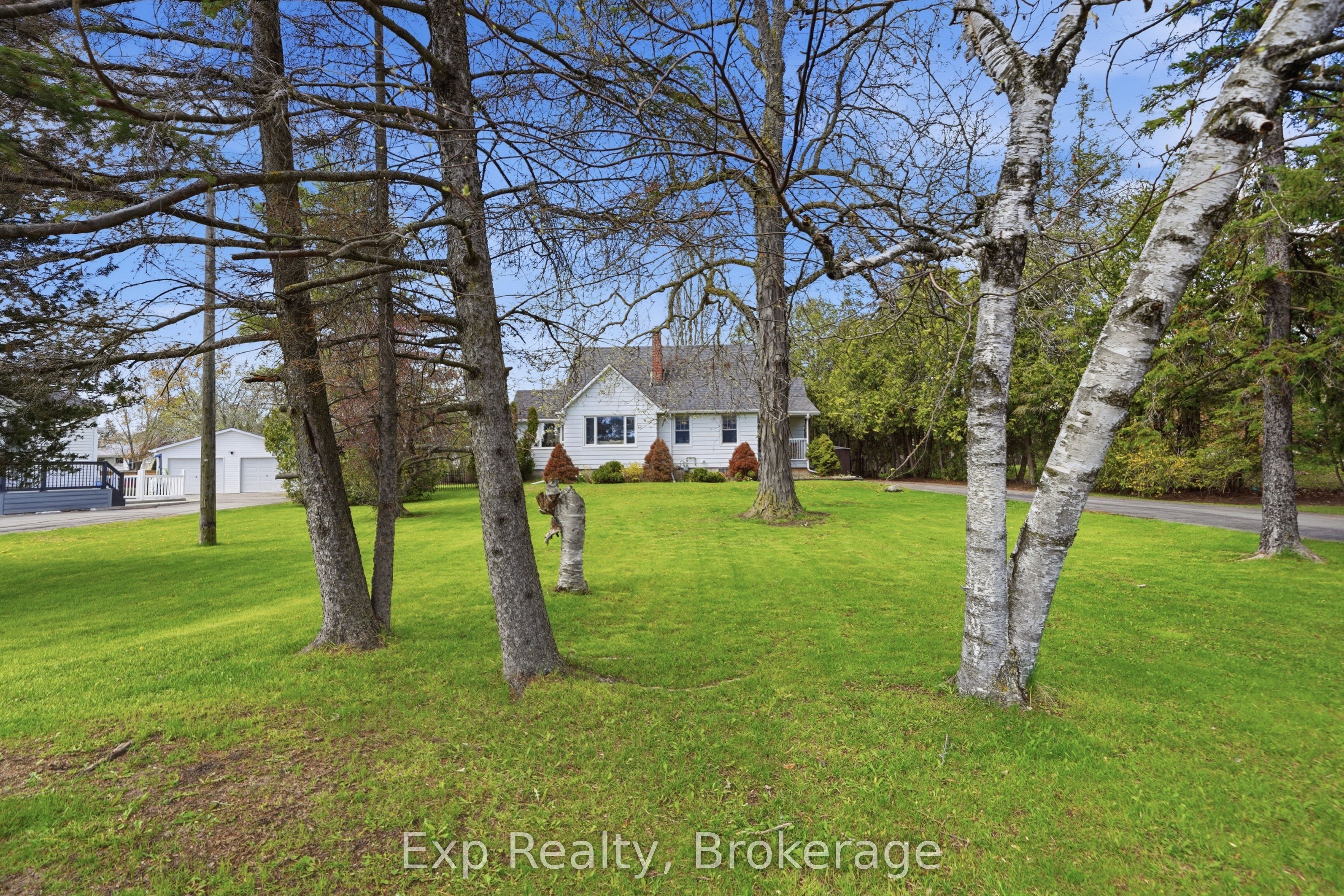 74 Sidney Street, Belleville, ON K8P 3Y8 photo 2