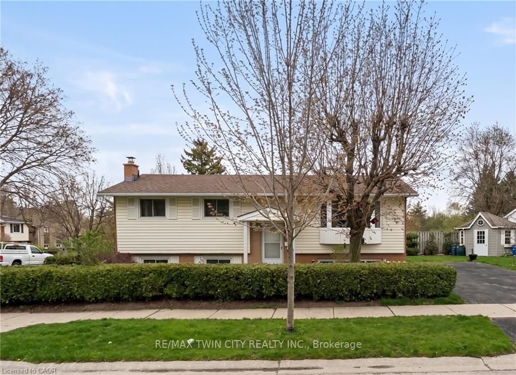 602 Highpoint Avenue, Waterloo, ON N2L 4N1