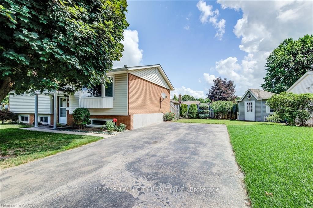 602 Highpoint Avenue, Waterloo, ON N2L 4N1 photo 2