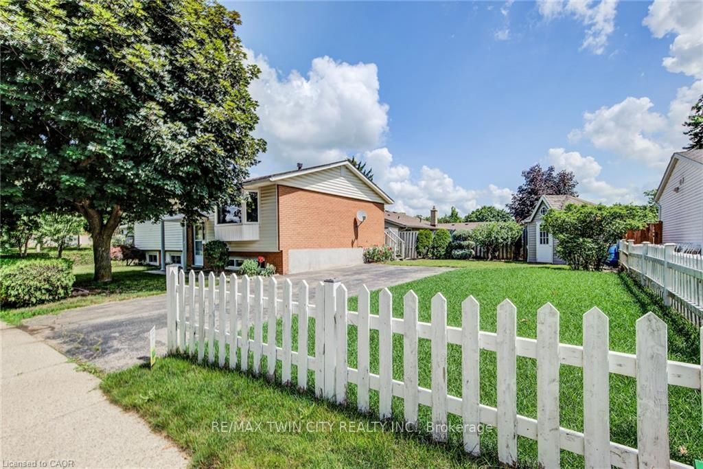602 Highpoint Avenue, Waterloo, ON N2L 4N1 photo 3