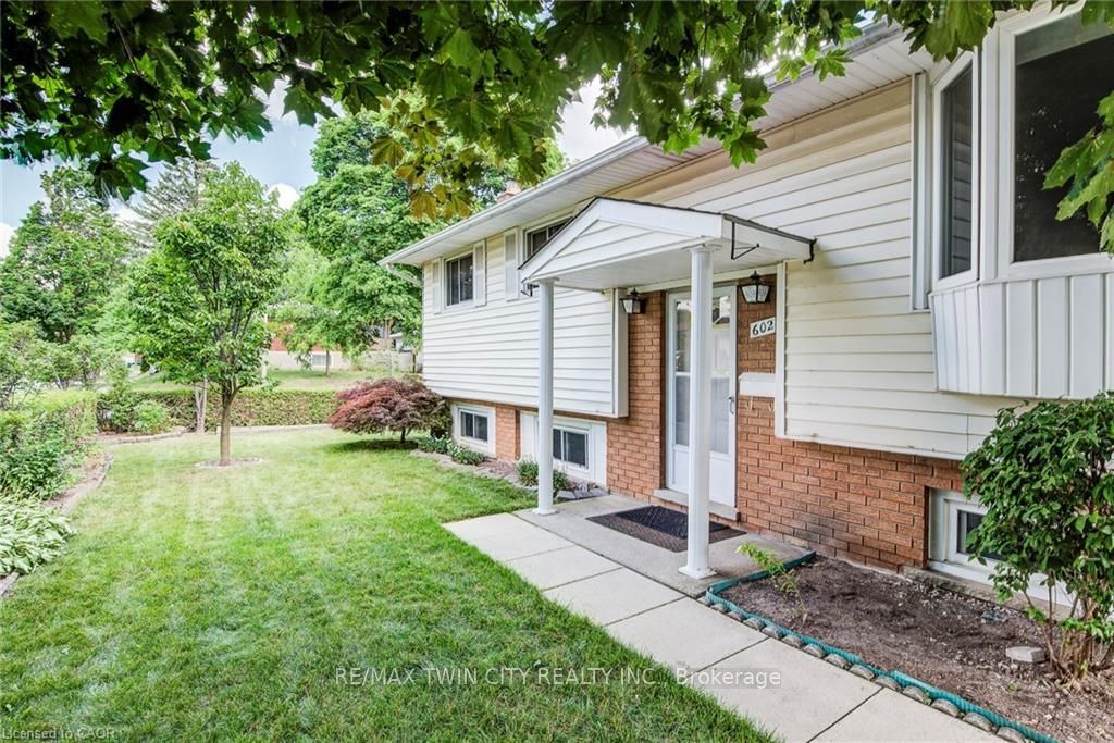 602 Highpoint Avenue, Waterloo, ON N2L 4N1 photo 4