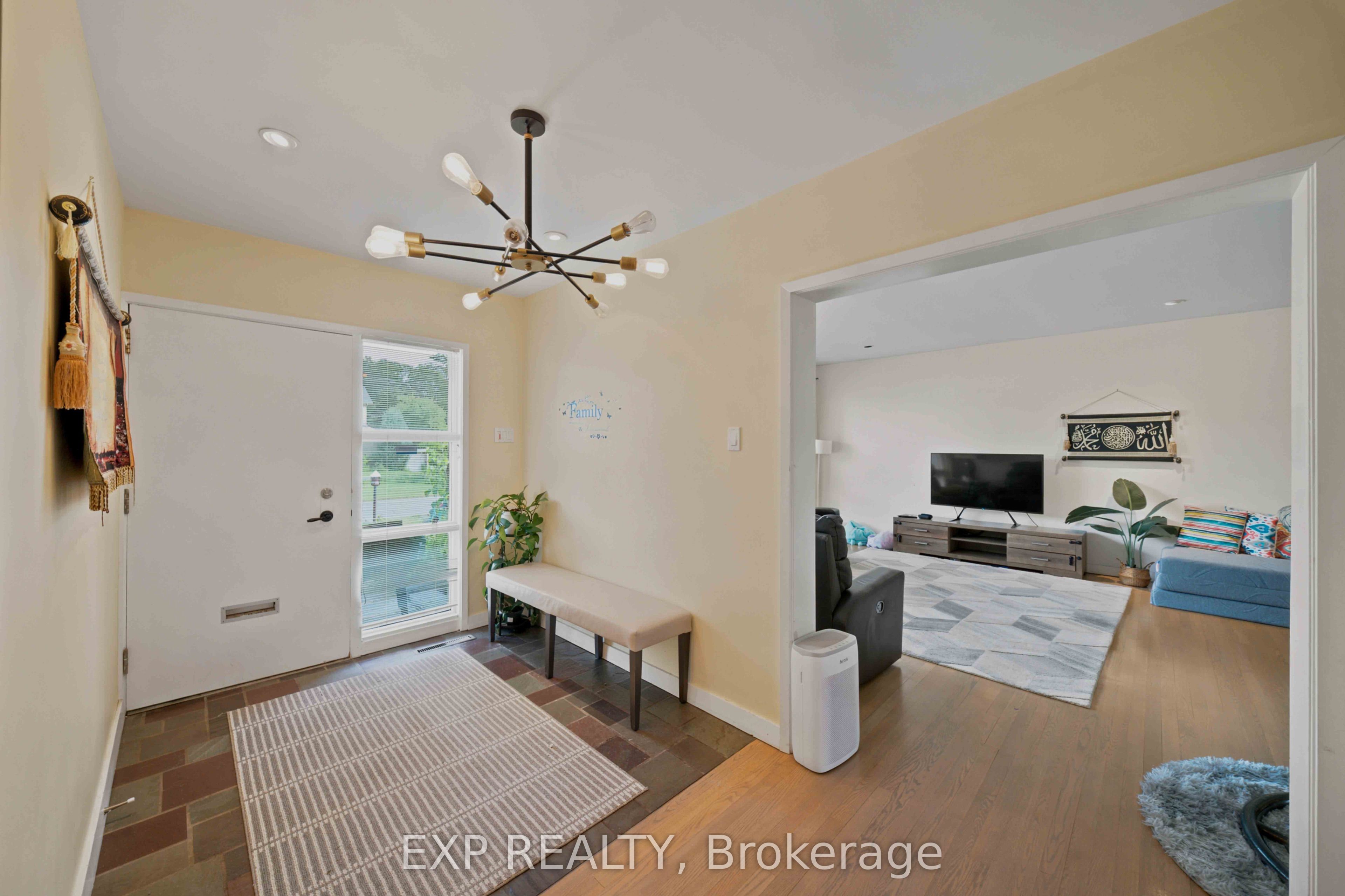 304 Roger Road, Alta Vista and Area, ON K1H 5C4 photo 5
