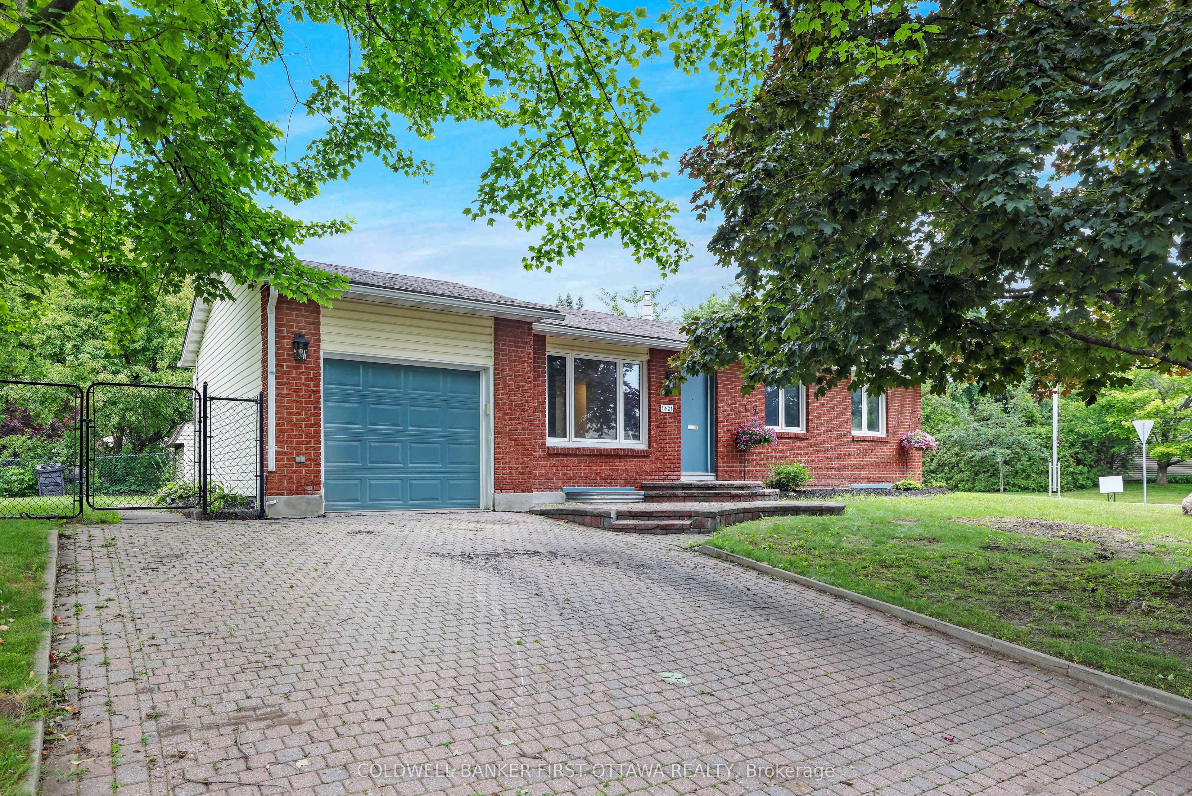 1401 METZ Crescent, Cyrville - Carson Grove - Pineview, ON K1K 3Z7 photo 2