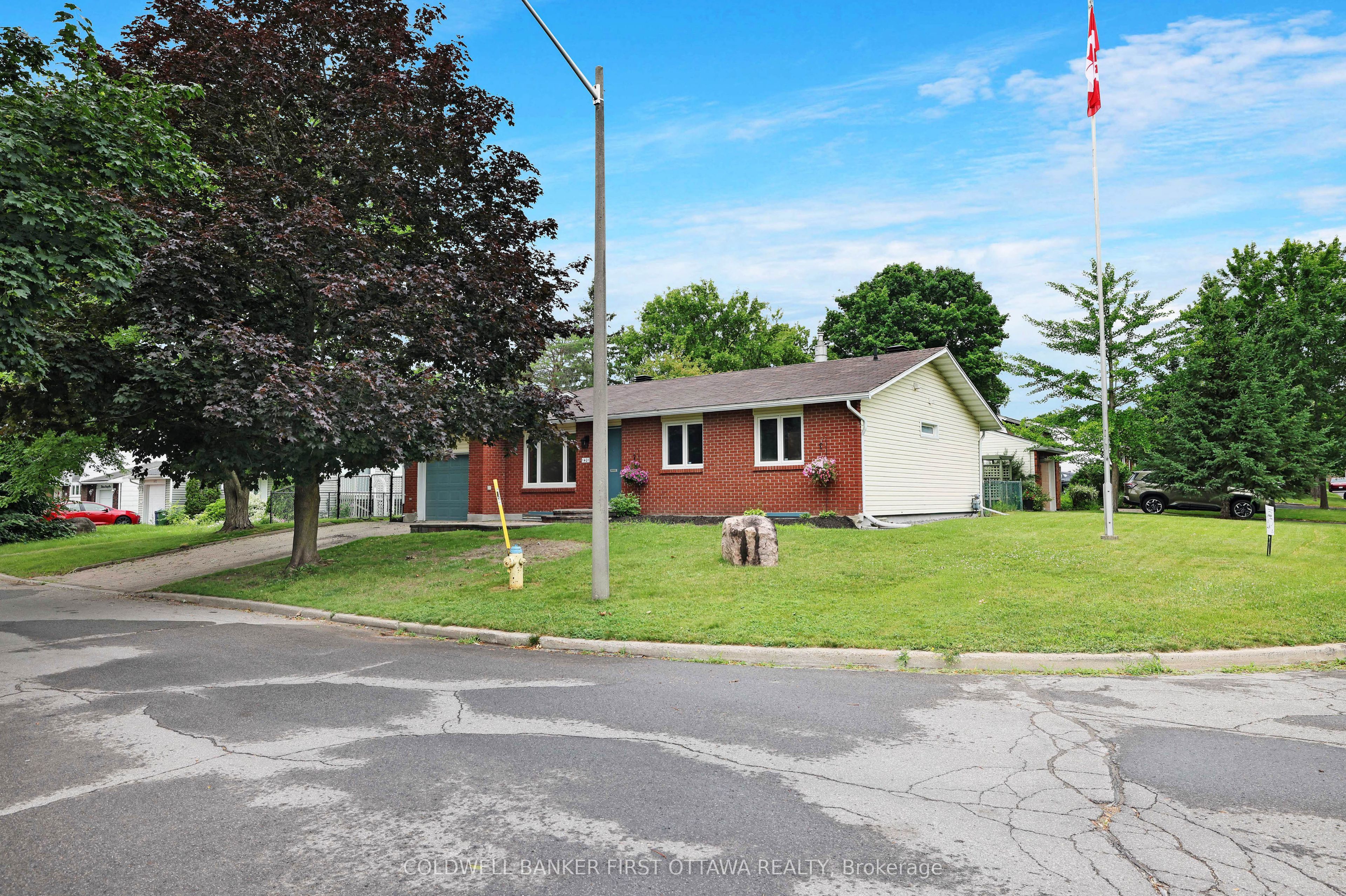 1401 METZ Crescent, Cyrville - Carson Grove - Pineview, ON K1K 3Z7 photo 3