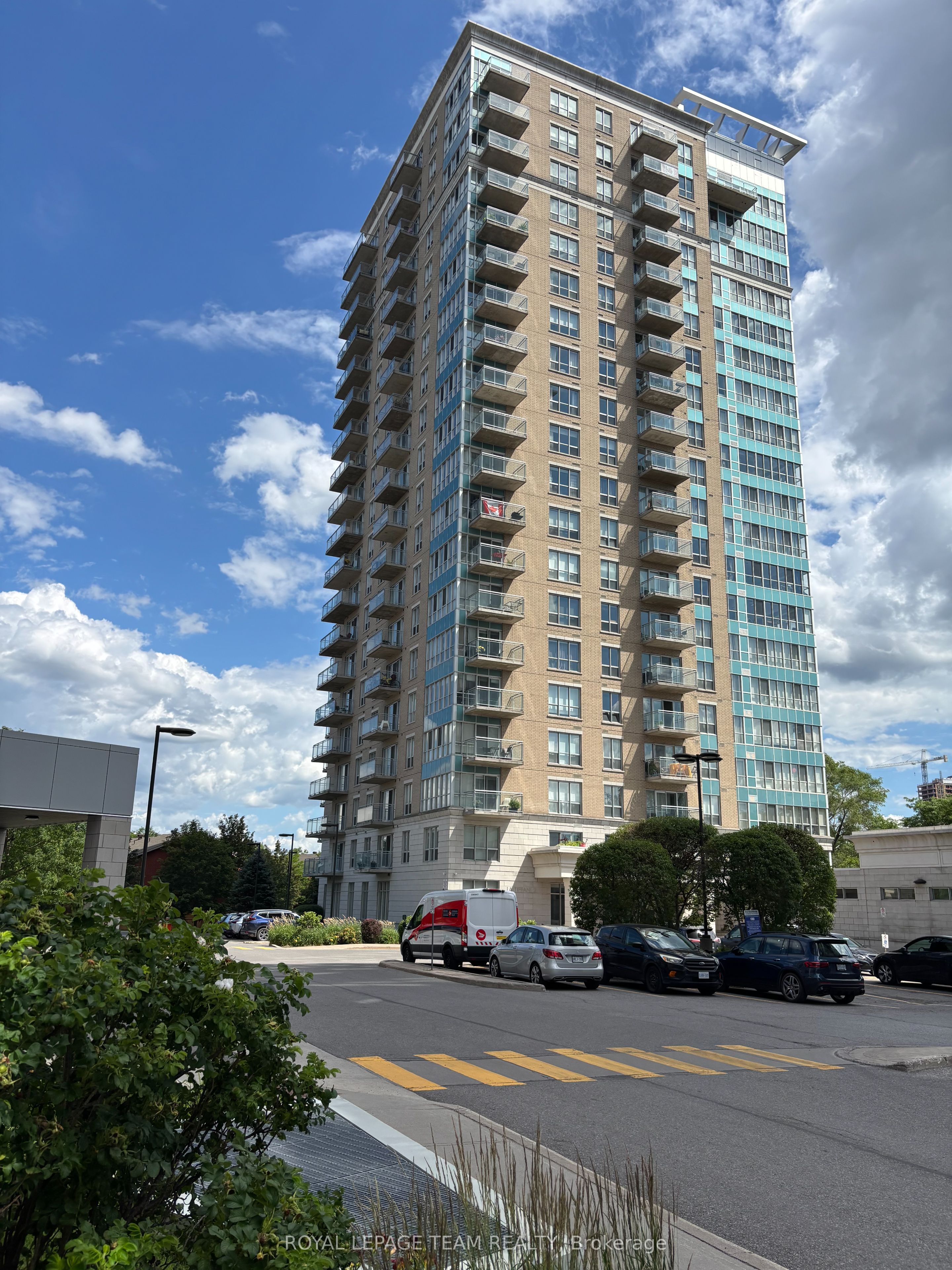 90 Landry Street 1906, Vanier and Kingsview Park, ON K1L 0A9