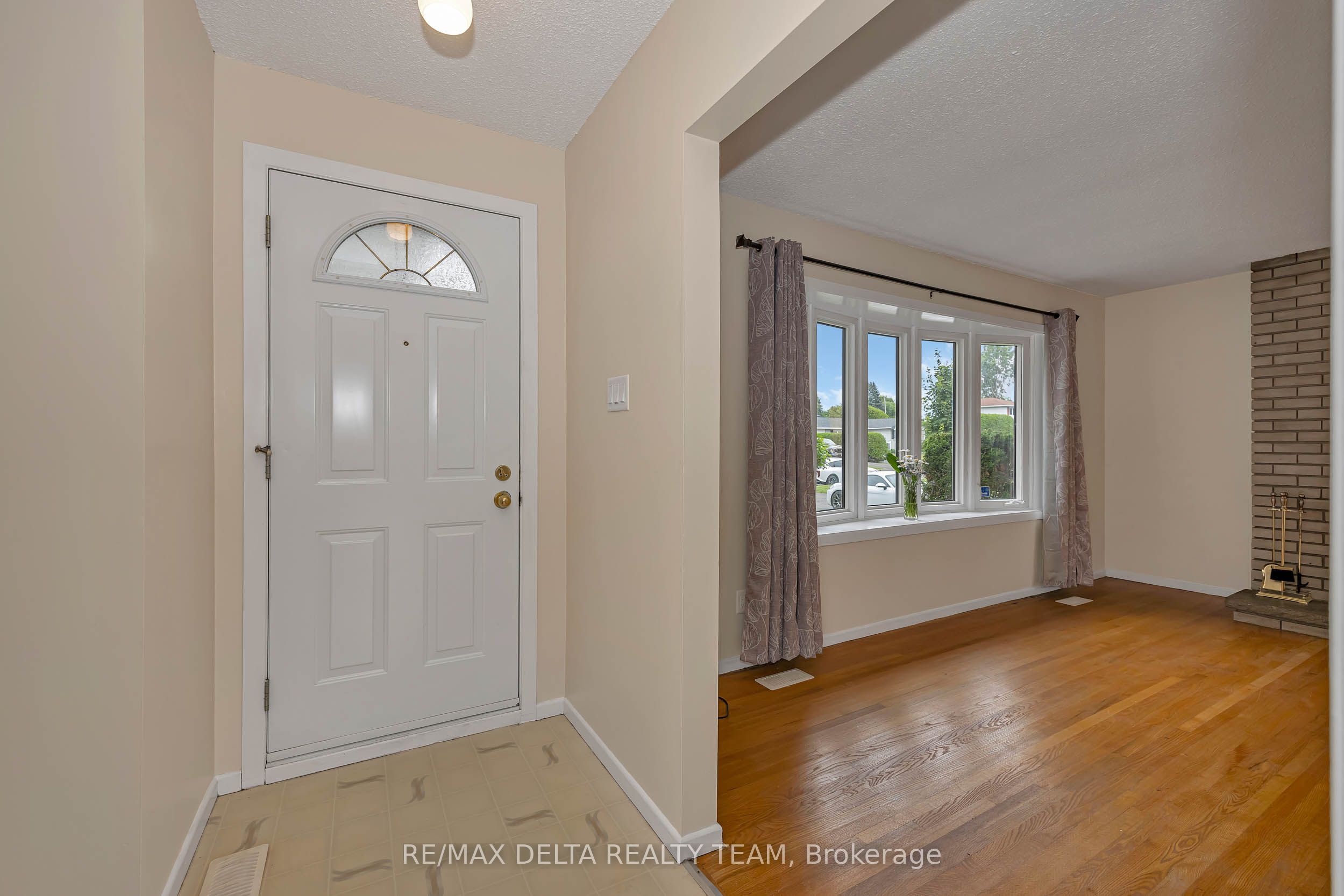 278 Gleneagles Avenue, Orleans - Cumberland and Area, ON K1E 1L8 photo 3
