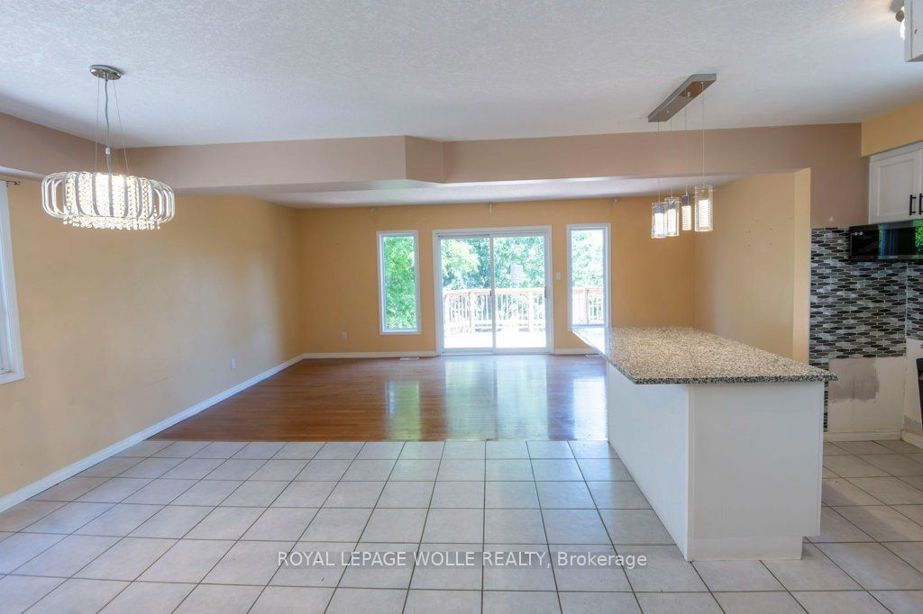 992 Copper Leaf Crescent, Kitchener, ON N2E 3W3 photo 3