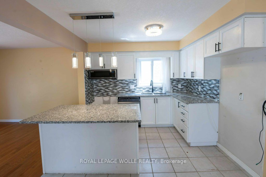 992 Copper Leaf Crescent, Kitchener, ON N2E 3W3 photo 4