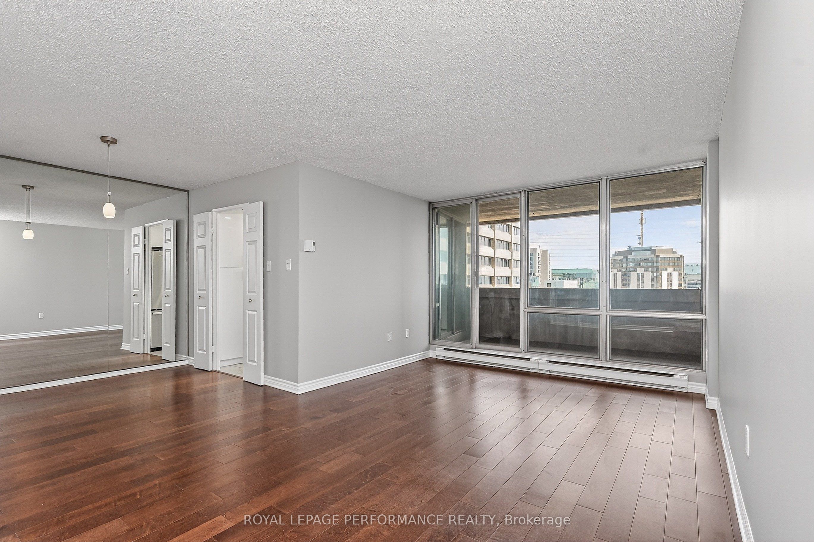530 Laurier Avenue W 2502, Ottawa Centre, ON K1R 7T1 photo 4
