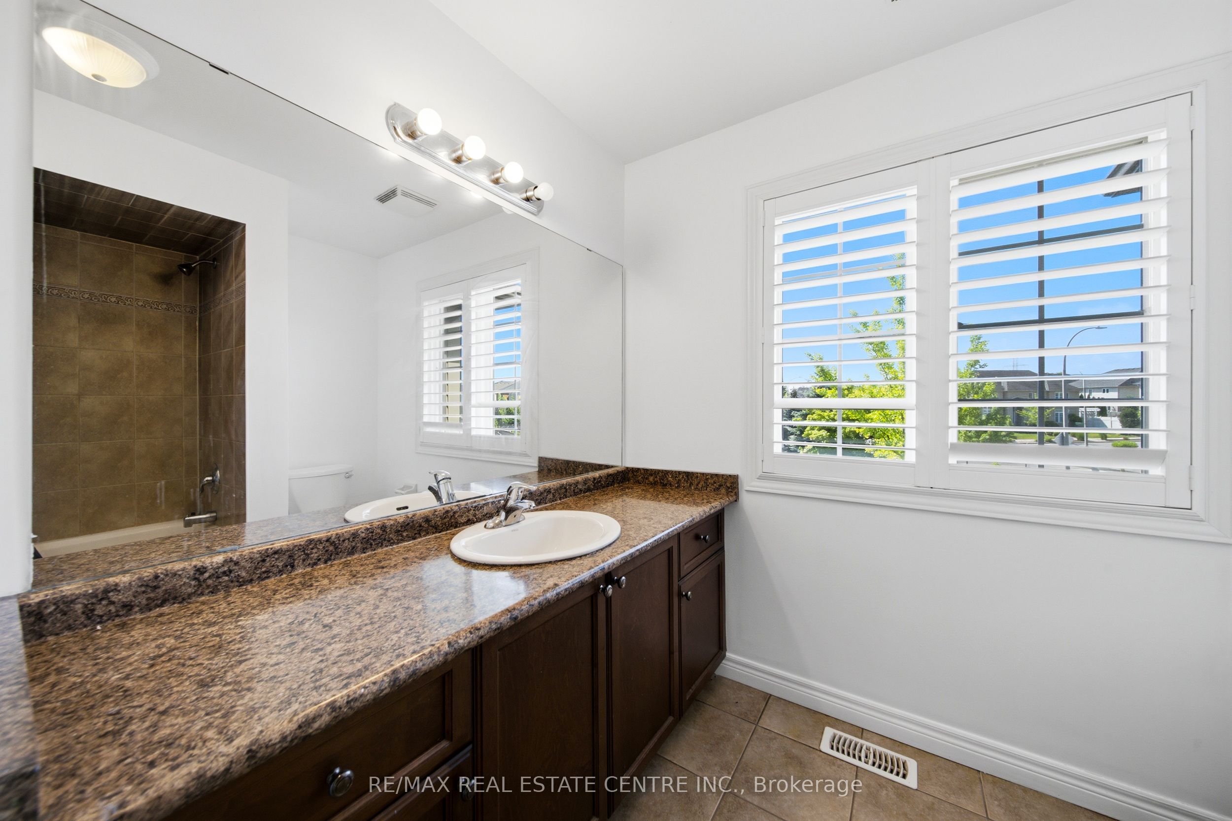 441 Stonehenge Drive 32, Hamilton, ON L9K 0B1 photo 3