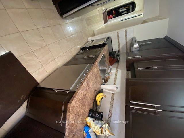 570 Gladstone Avenue 1, Ottawa Centre, ON K1R 5P3 photo 3