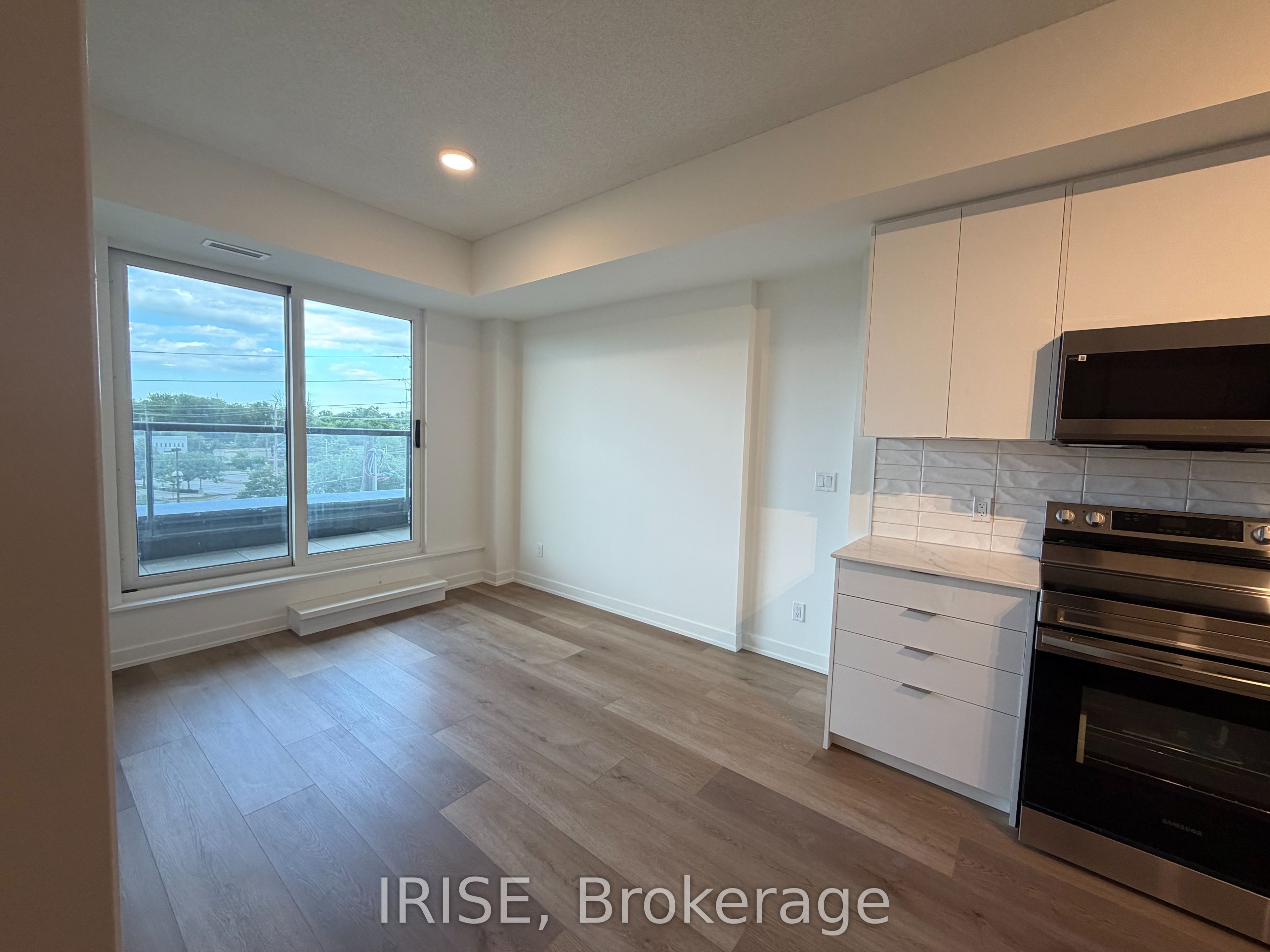 33 Erie Avenue 304, Brantford, ON N3S 0K7 photo 3
