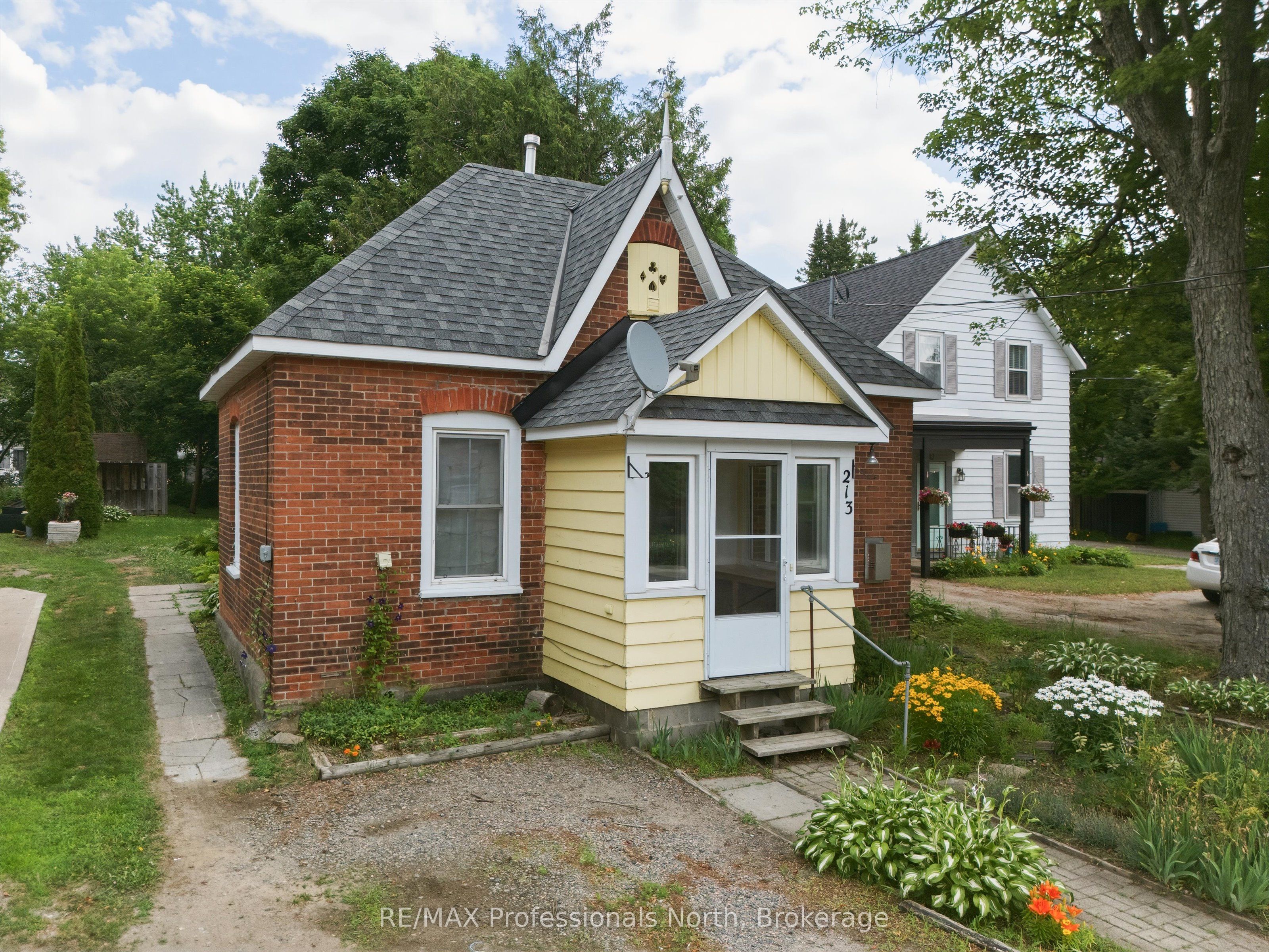 213 James Street, Bracebridge, ON P1L 2B8 photo 2