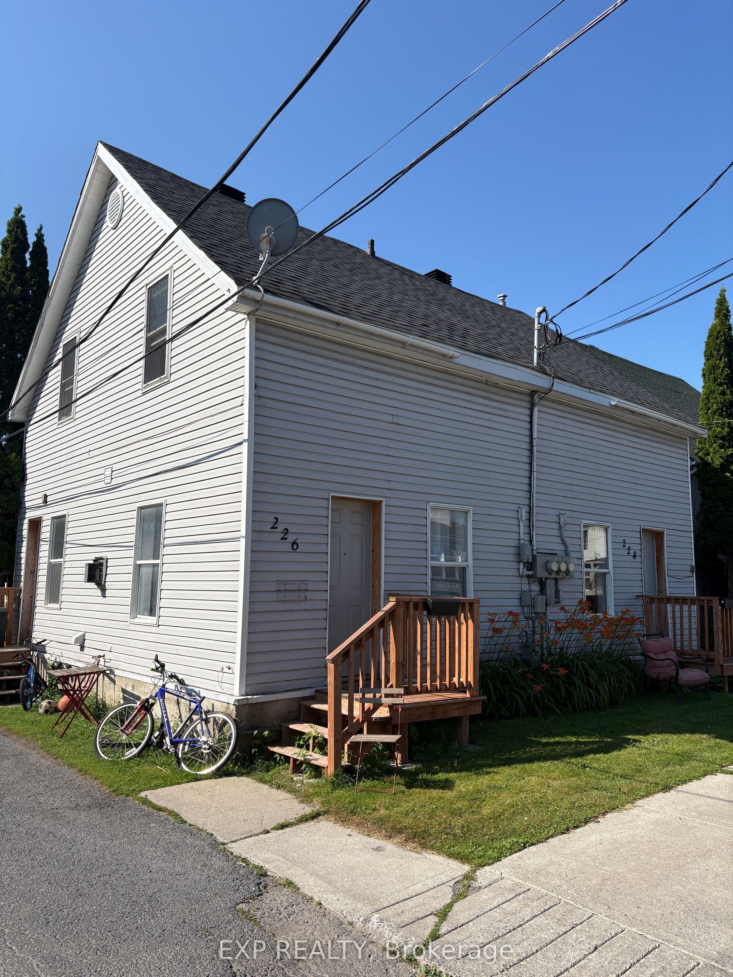 228 First Street W, Cornwall, ON K6J 1C5 photo 2