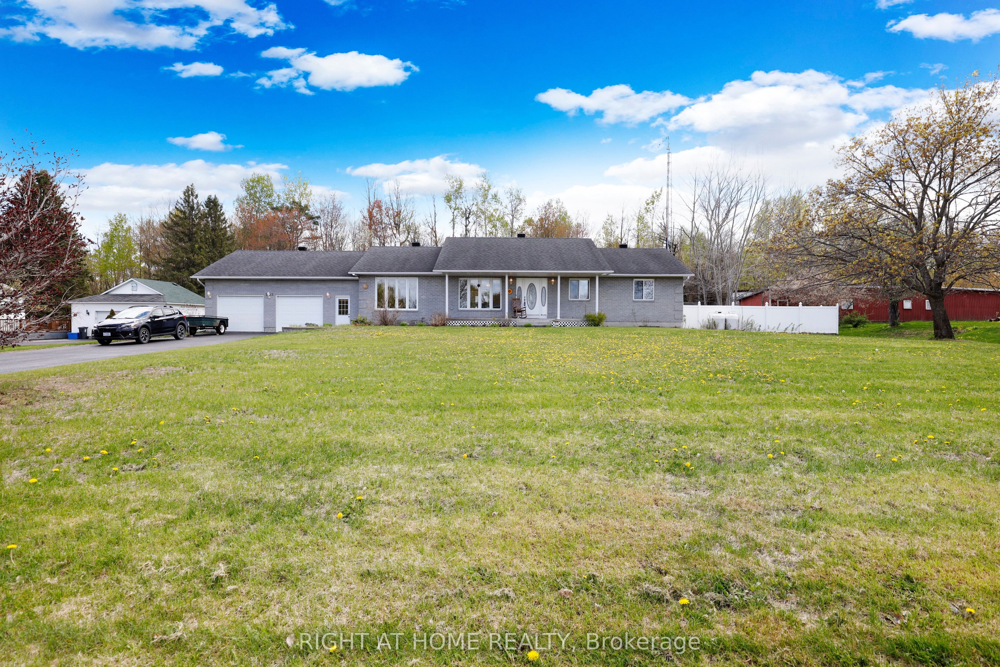 902 Rue Elizabeth Street, Alfred and Plantagenet, ON K0B 1C0