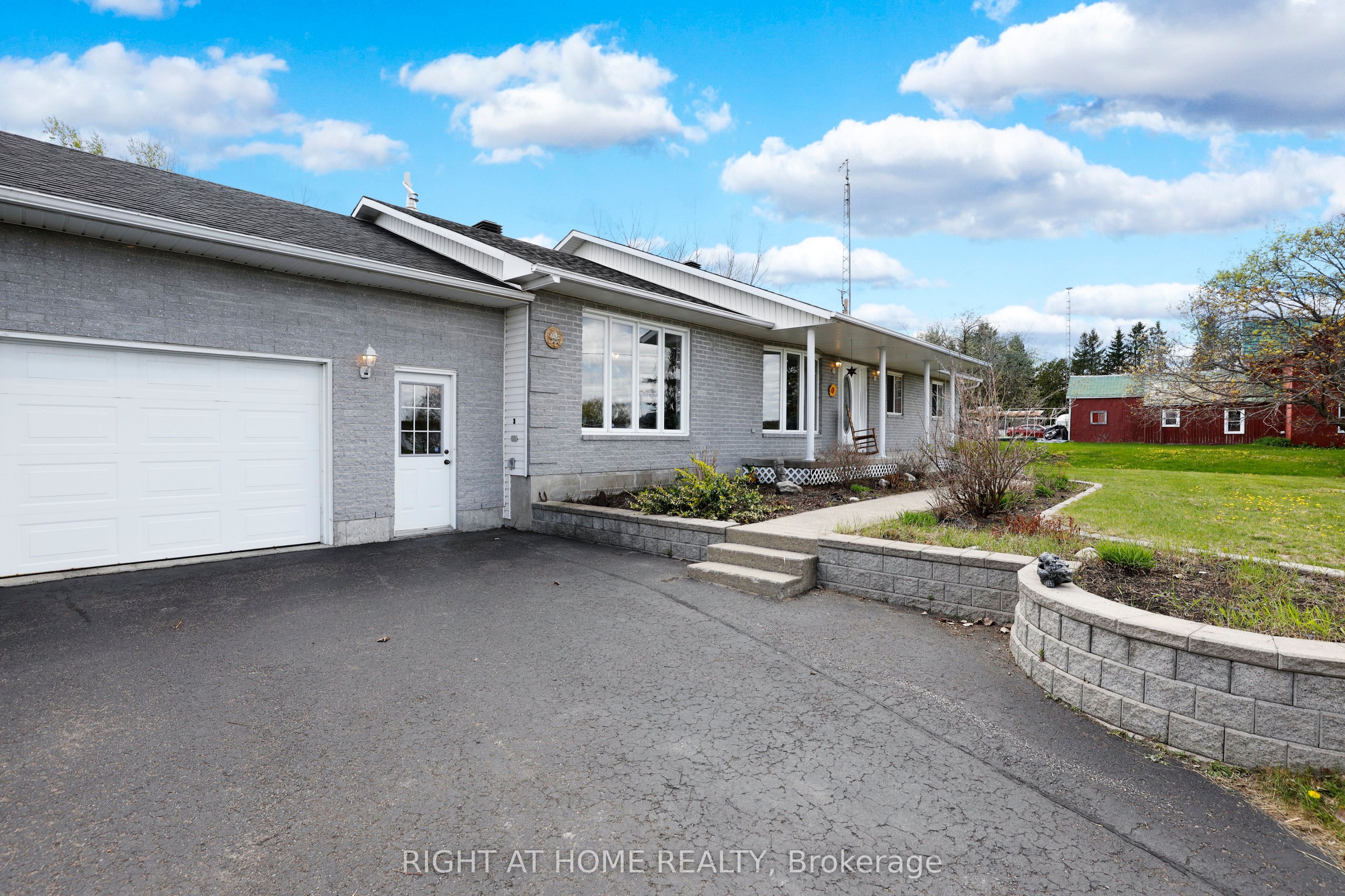 902 Rue Elizabeth Street, Alfred and Plantagenet, ON K0B 1C0 photo 2