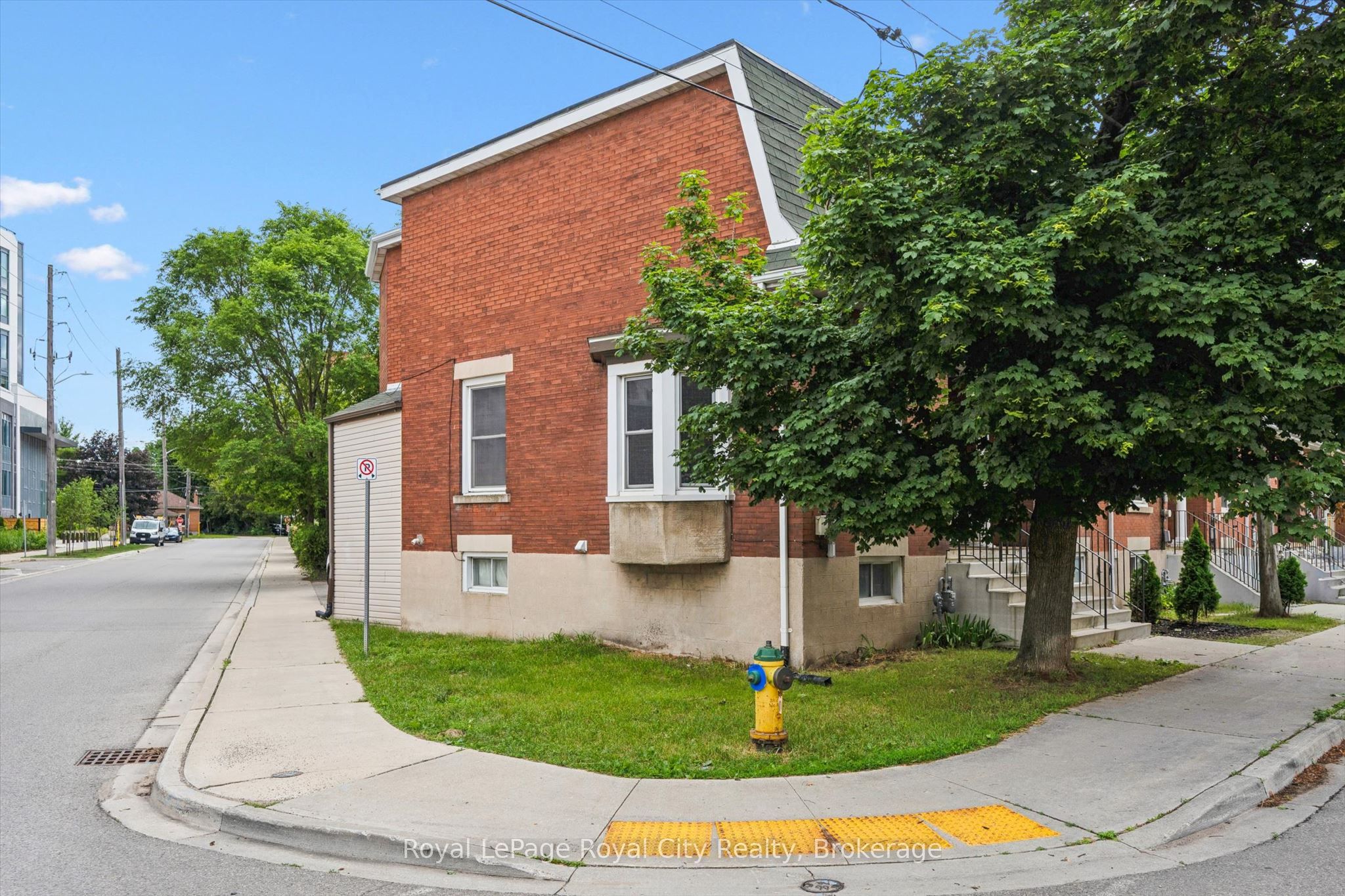 90 Neeve Street, Guelph, ON N1E 5S1 photo 3