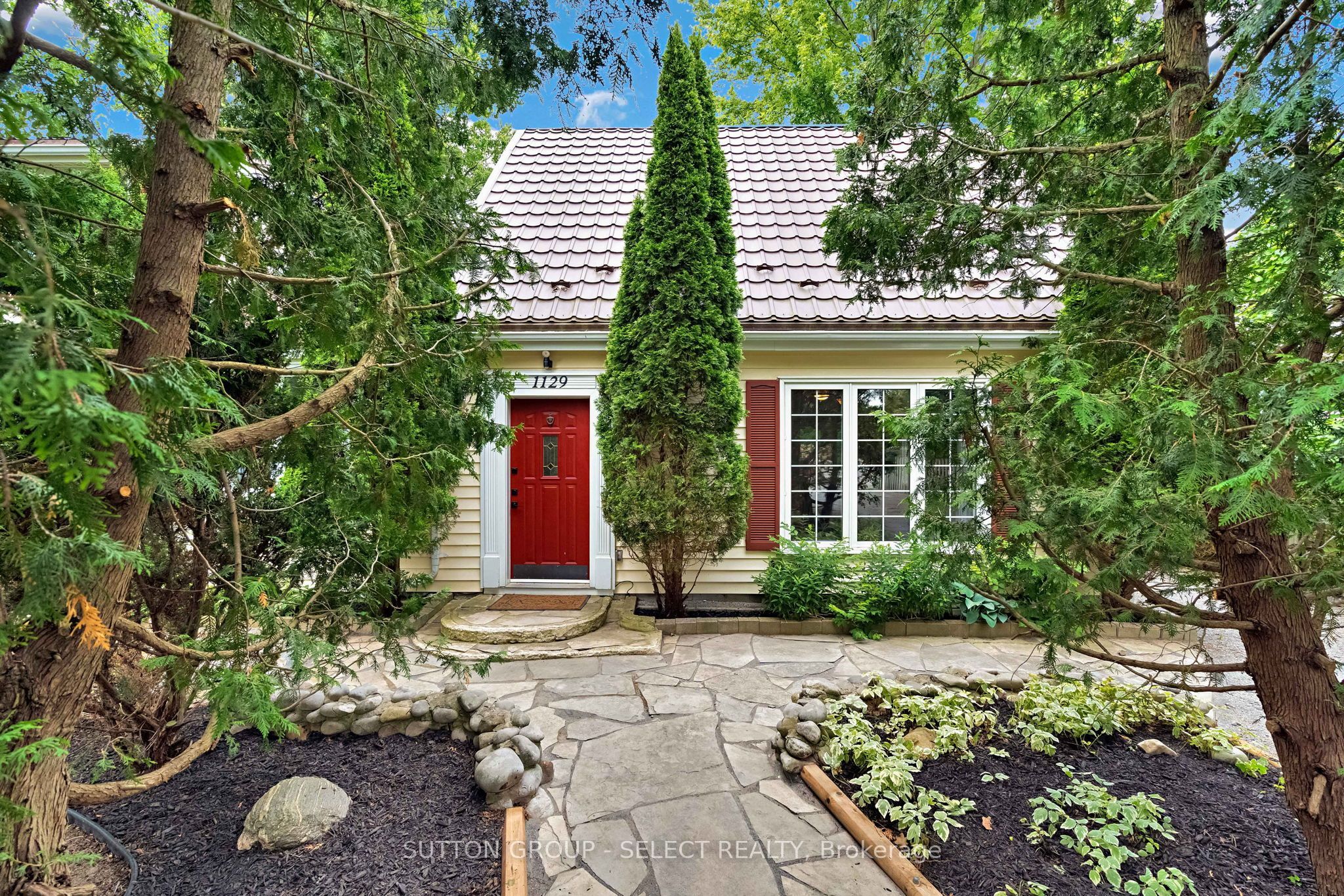 1129 Sunningdale Road E, London North, ON N5X 4B1