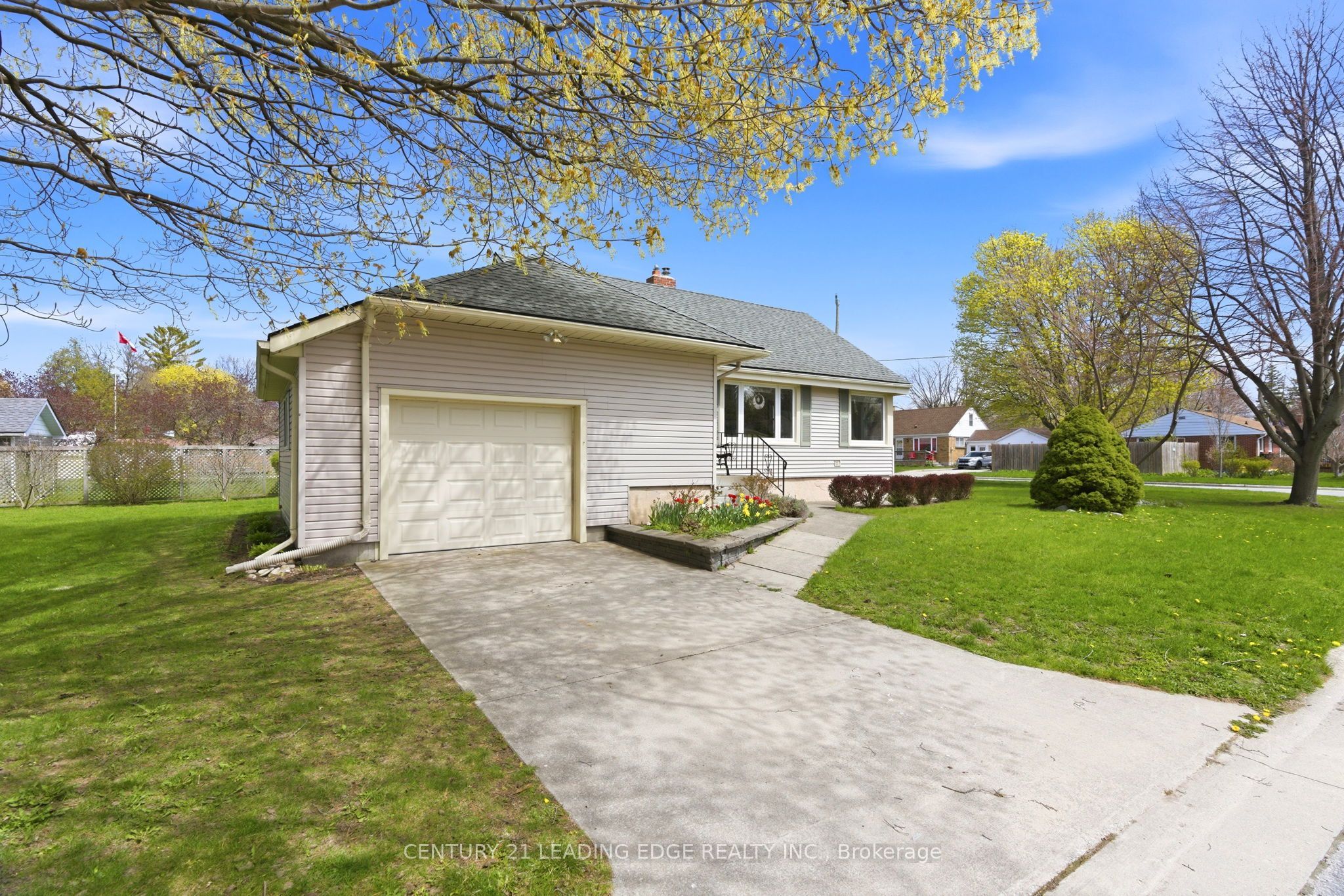 160 Widder Street, Goderich, ON N7A 3V3 photo 3