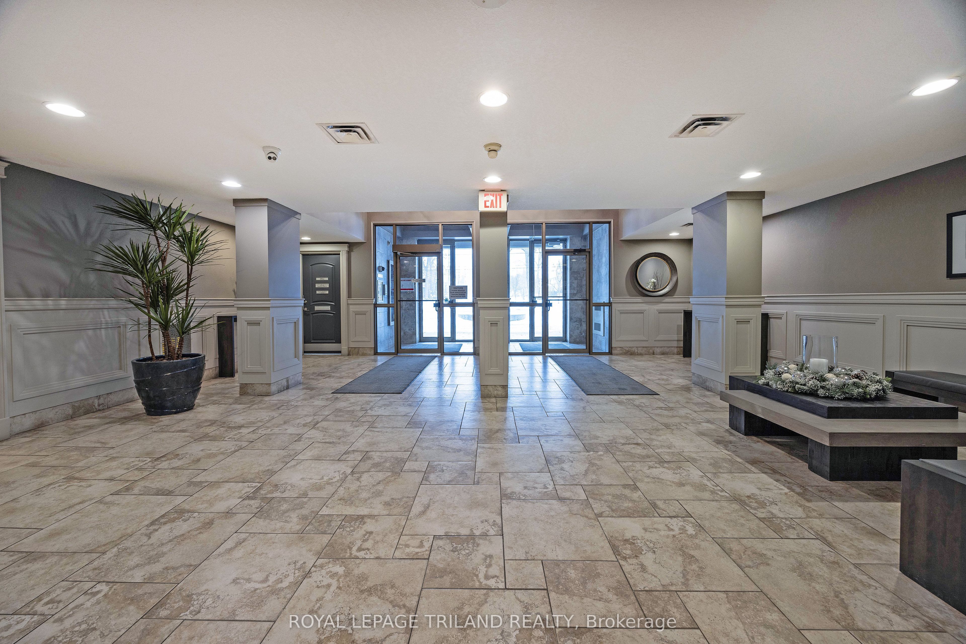 250 Pall Mall Street 1202, London East, ON N6A 6K3 photo 4