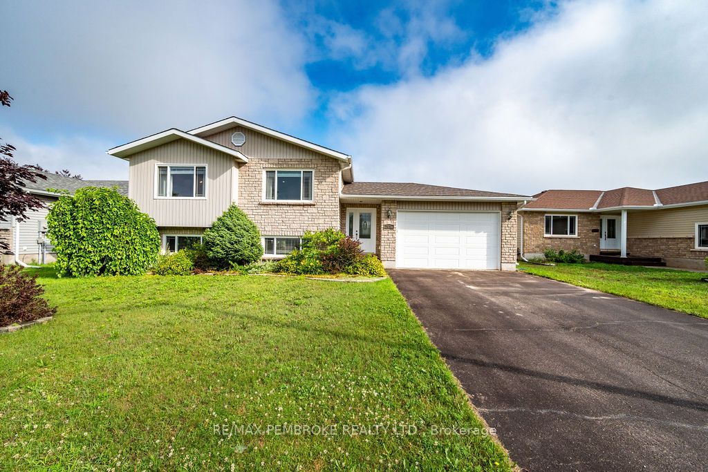 2038 Sandstone Crescent, Petawawa, ON K8H 0A6