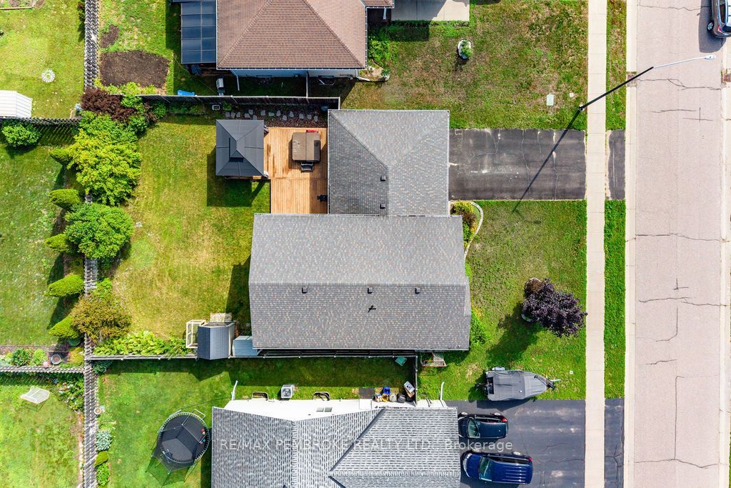 2038 Sandstone Crescent, Petawawa, ON K8H 0A6 photo 3