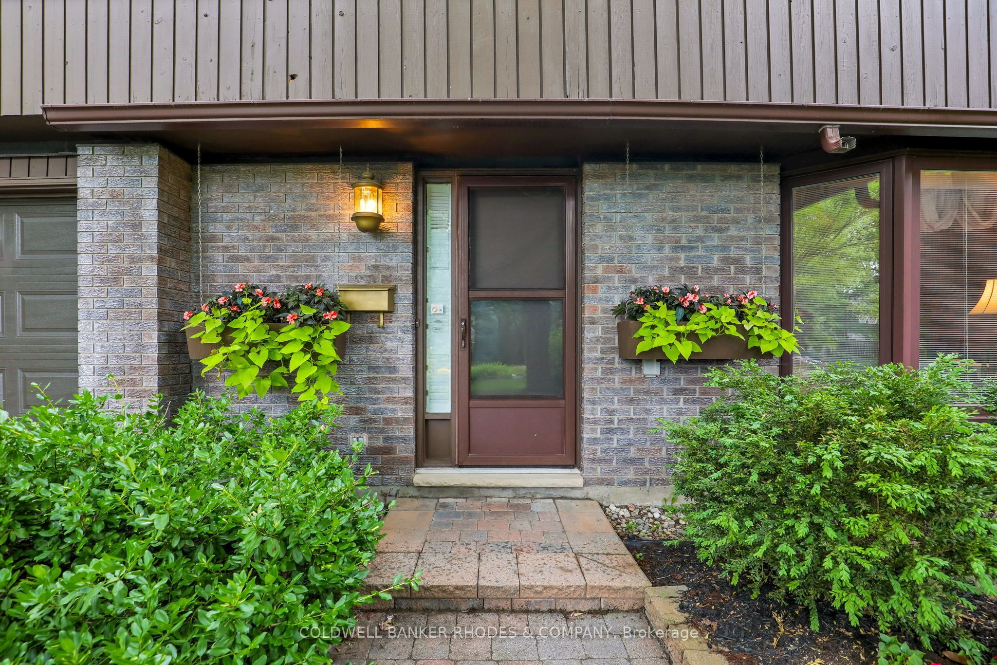 37 Sample Road, Hunt Club - Windsor Park Village and Area, ON K1V 9T9 photo 3