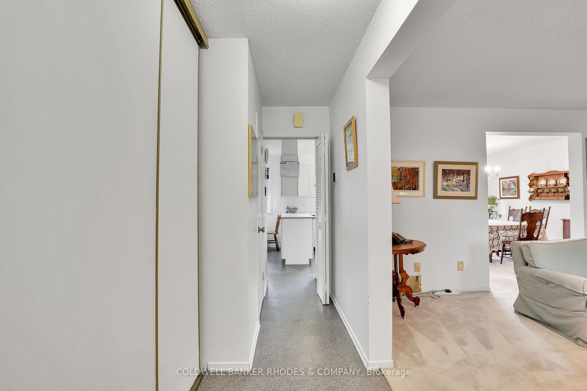 37 Sample Road, Hunt Club - Windsor Park Village and Area, ON K1V 9T9 photo 4