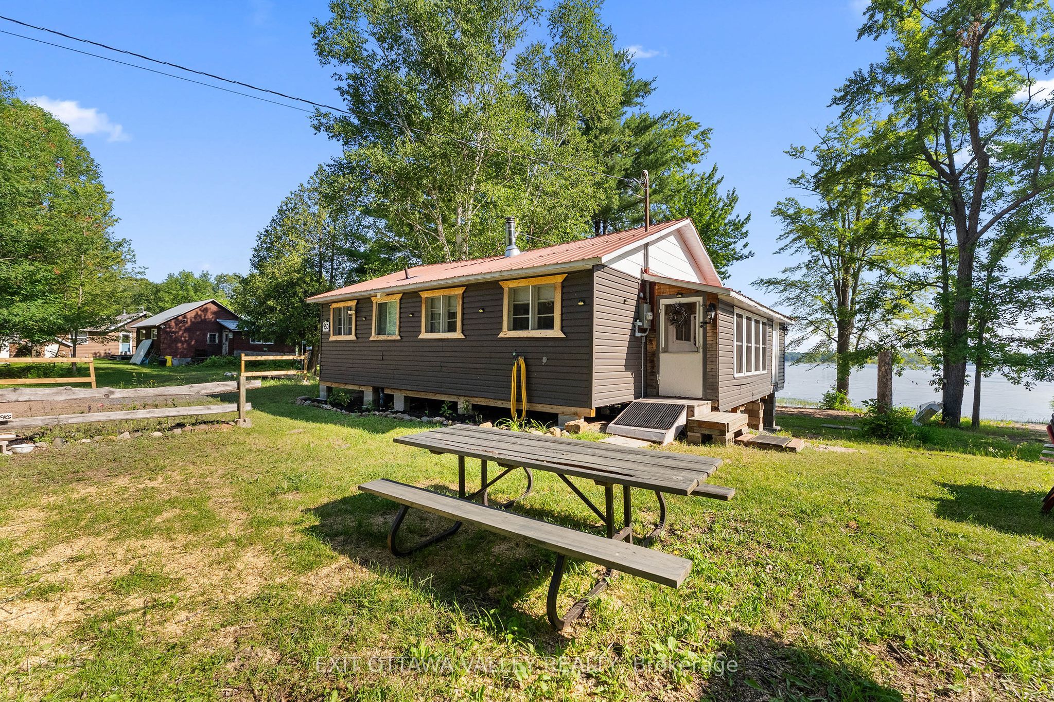 95 Sullivan Point Road, Laurentian Valley, ON K8A 6W2 photo 2