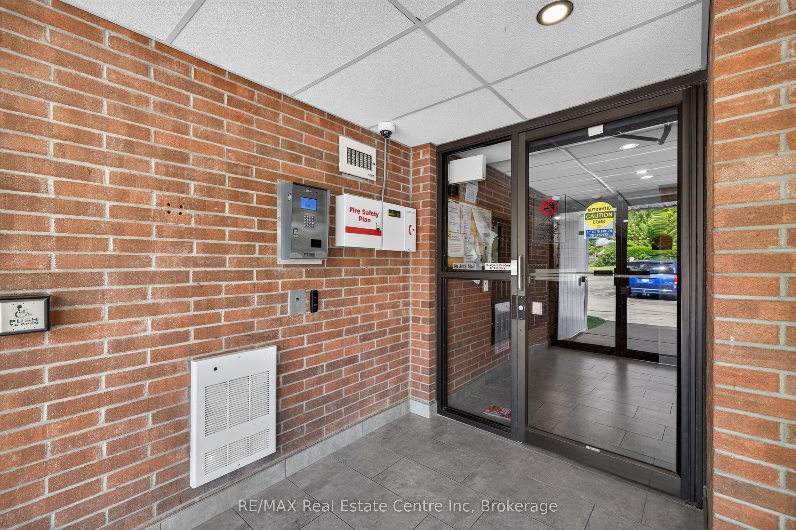 65 Silvercreek Parkway N 401, Guelph, ON N1H 7R9 photo 4