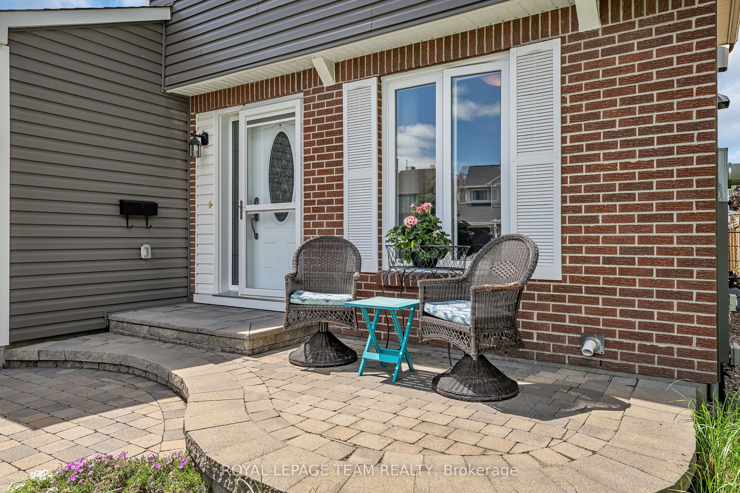 99 Melanie Crescent, Kanata, ON K2L 2E4 photo 2