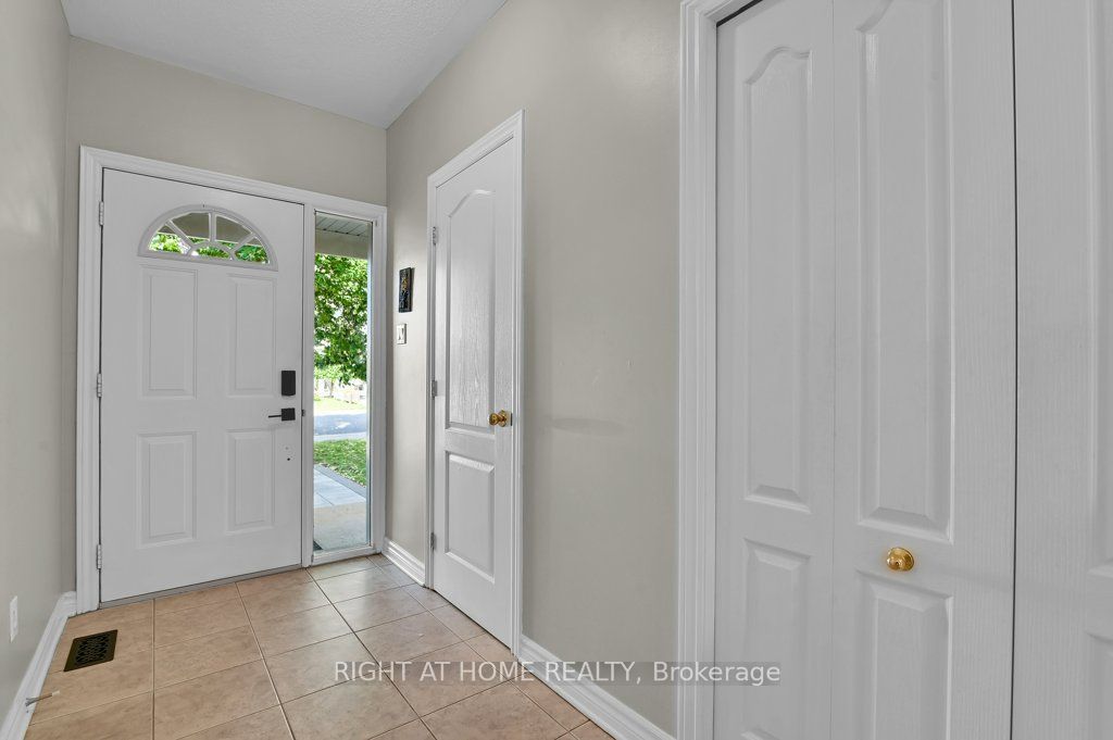 198 Deerfox Drive, Barrhaven, ON K2J 4W8 photo 4