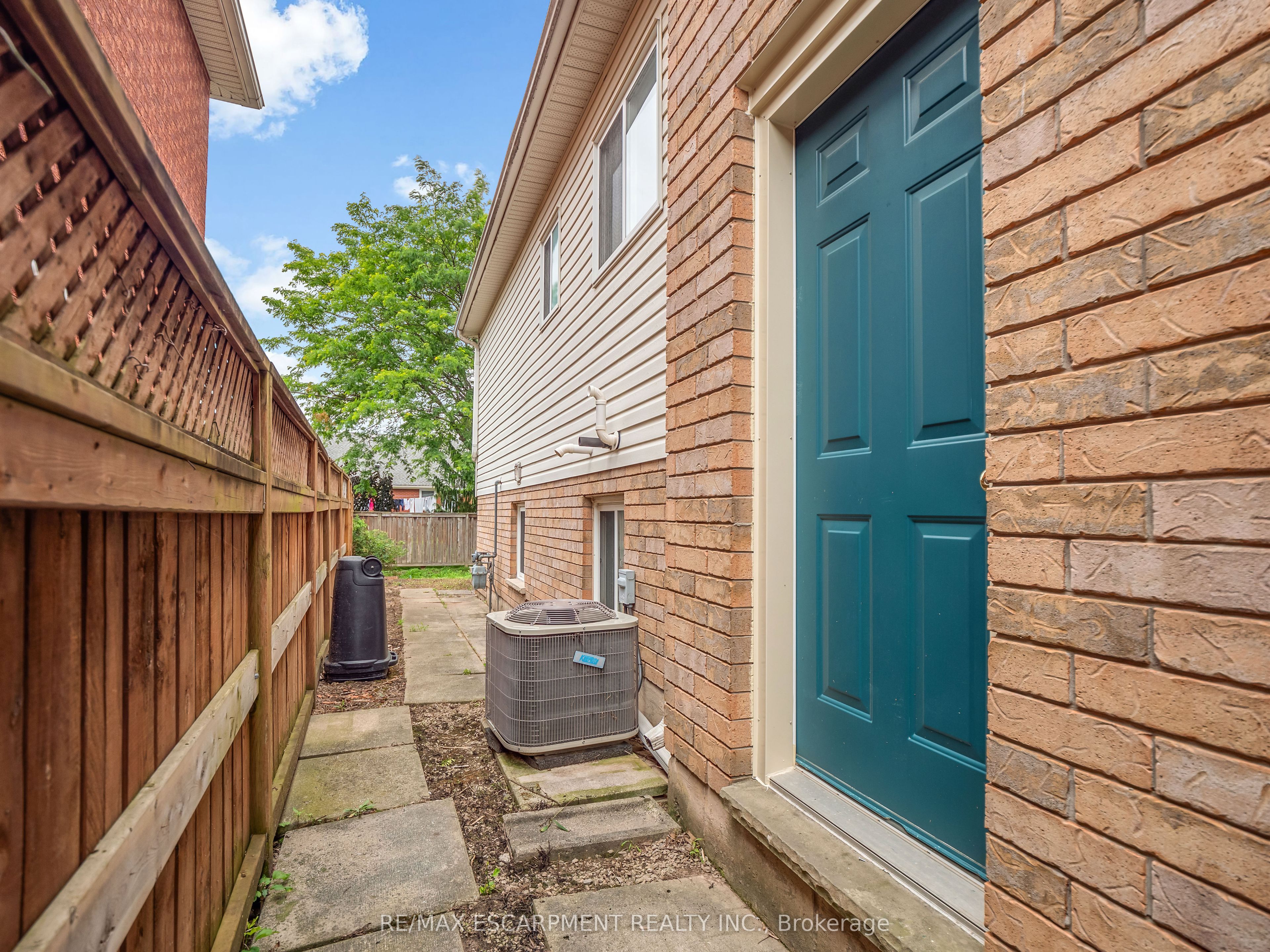 4279 SOUTHERLAND Court, Niagara Falls, ON L2G 7W4