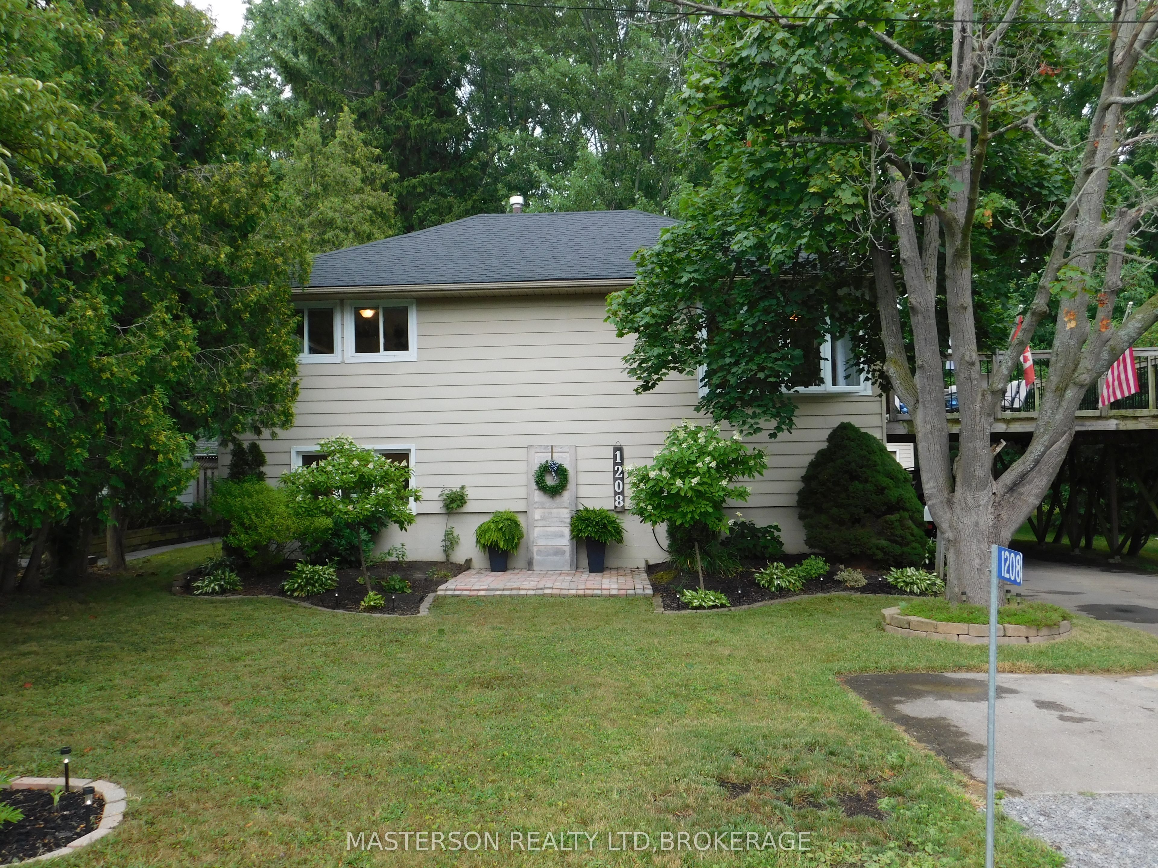1208 BENNER Avenue, Fort Erie, ON L2A 4N7 photo 3