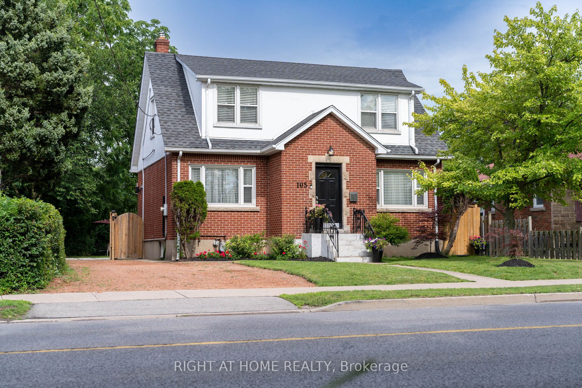 105 Glenridge Avenue, St. Catharines, ON L2R 4X5 photo 2