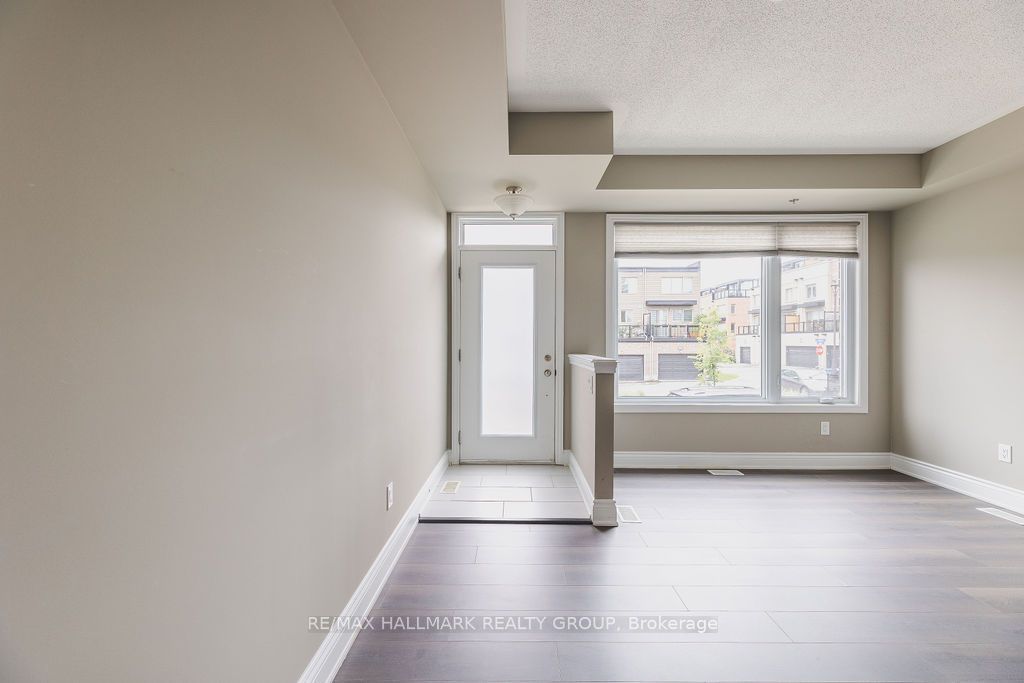 535 Ozawa Private, Manor Park - Cardinal Glen and Area, ON K1K 4Z8 photo 3